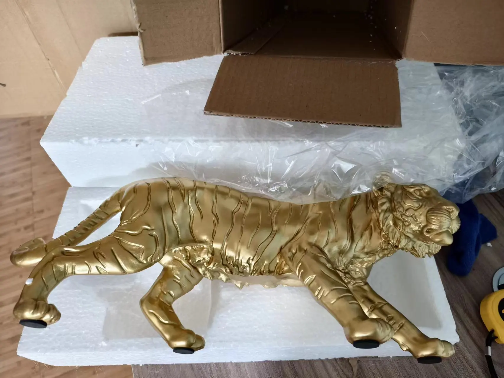 Resin large gold tiger statue figurine sculpture home desk decorations ornament supplies