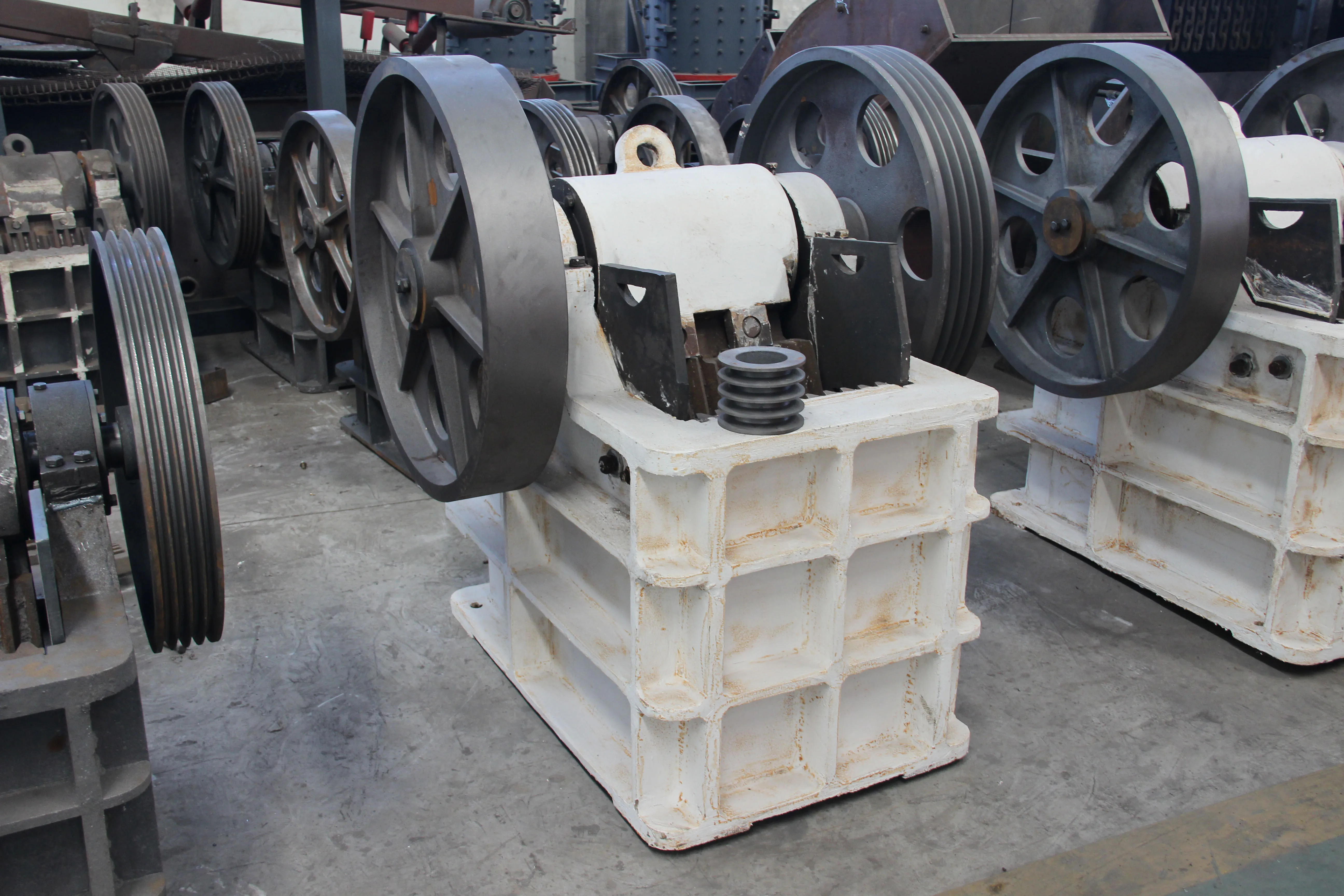 Hot Sale New Diesel Engine Jaw Crusher with Customizable Vibrating Feeder Conveyor for Manufacturing Plants Core Component Motor