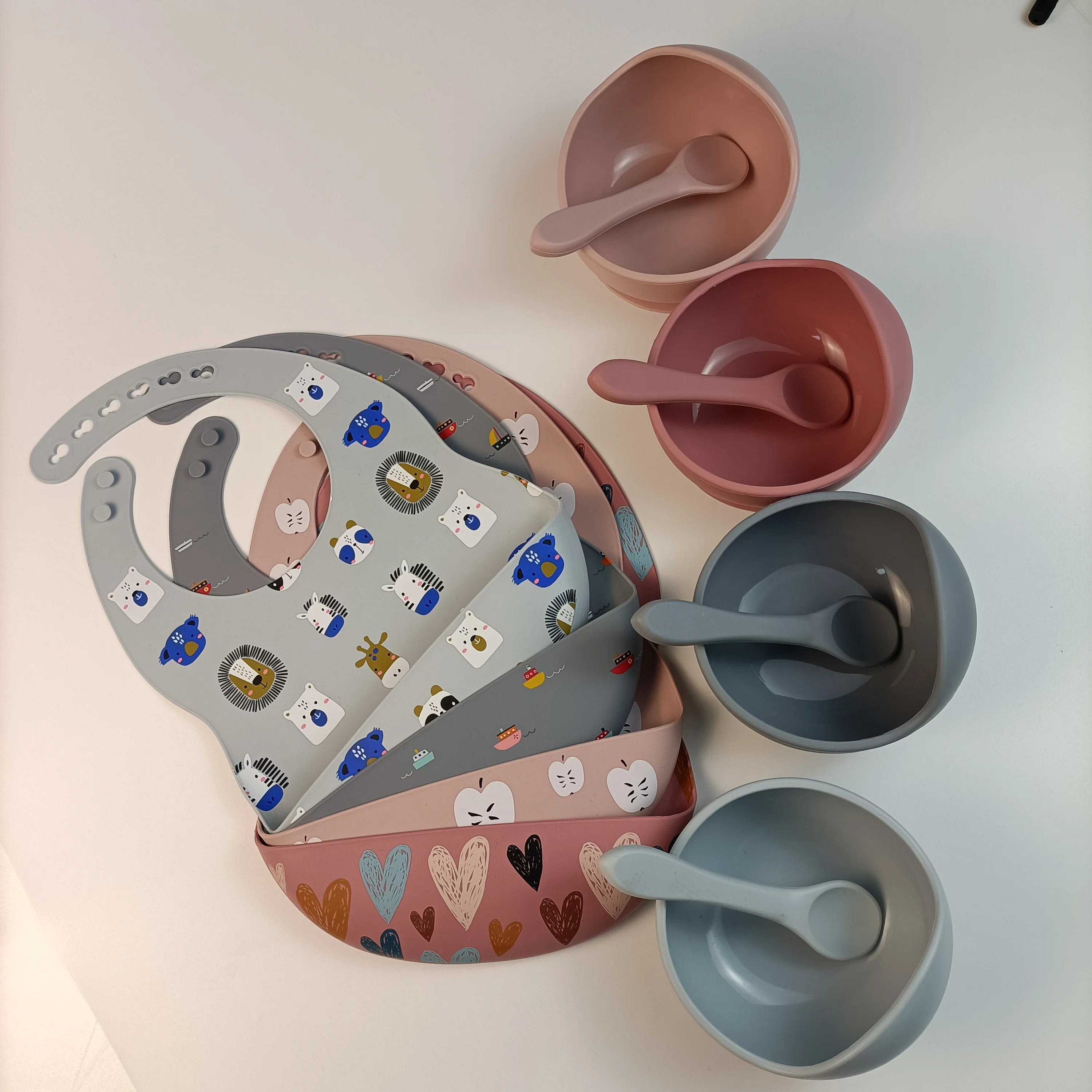 BPA Free Non-Sticking Suction Silicone  Dish Bowl Bibs Spoon Fork Gift Feeding Set Divided Baby Silicone Bowl Plate