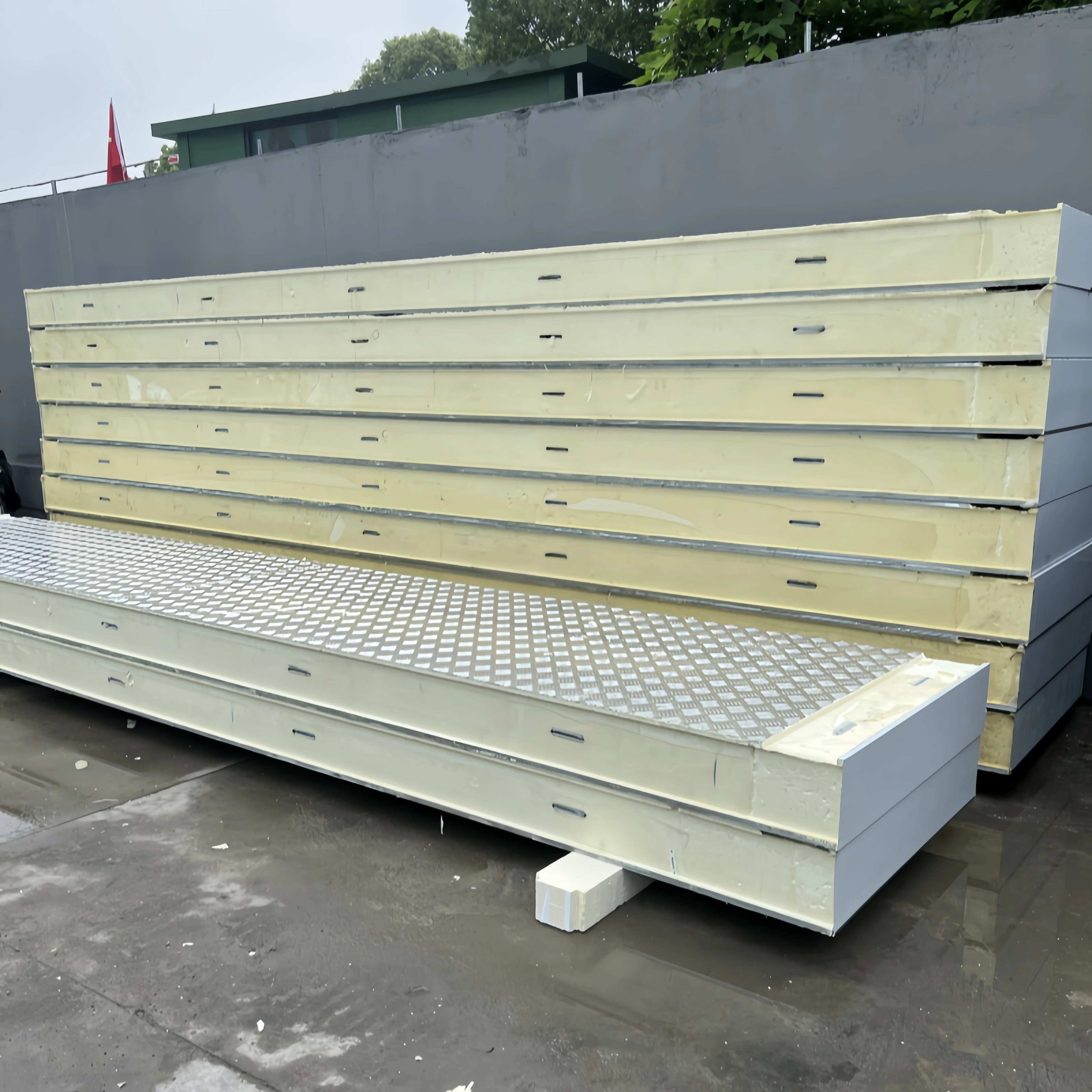 Modern Design Styles 50mm-250mm Polyurethane Sandwich Panel Metal Insulation Refrigerator Warehouse Storage Graphic Design
