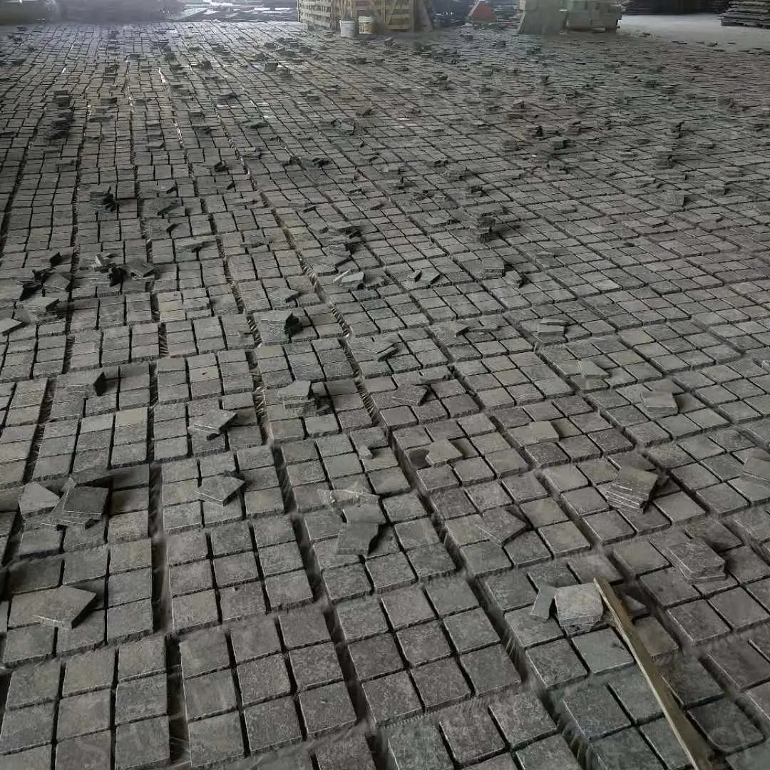 SHIHUI Natural Stone Black G684 Granite Stack Bond Flamed Surface  Split Edge Paving Stone Mesh Pavers Cobblestone for Garden