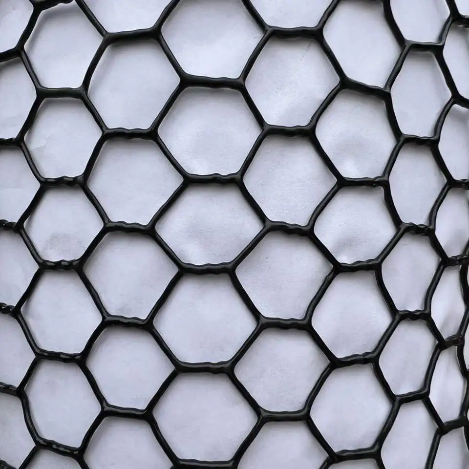 China an ping manufacturers direct - selling low - cost coated hexagonal net poultry fence chicken net
