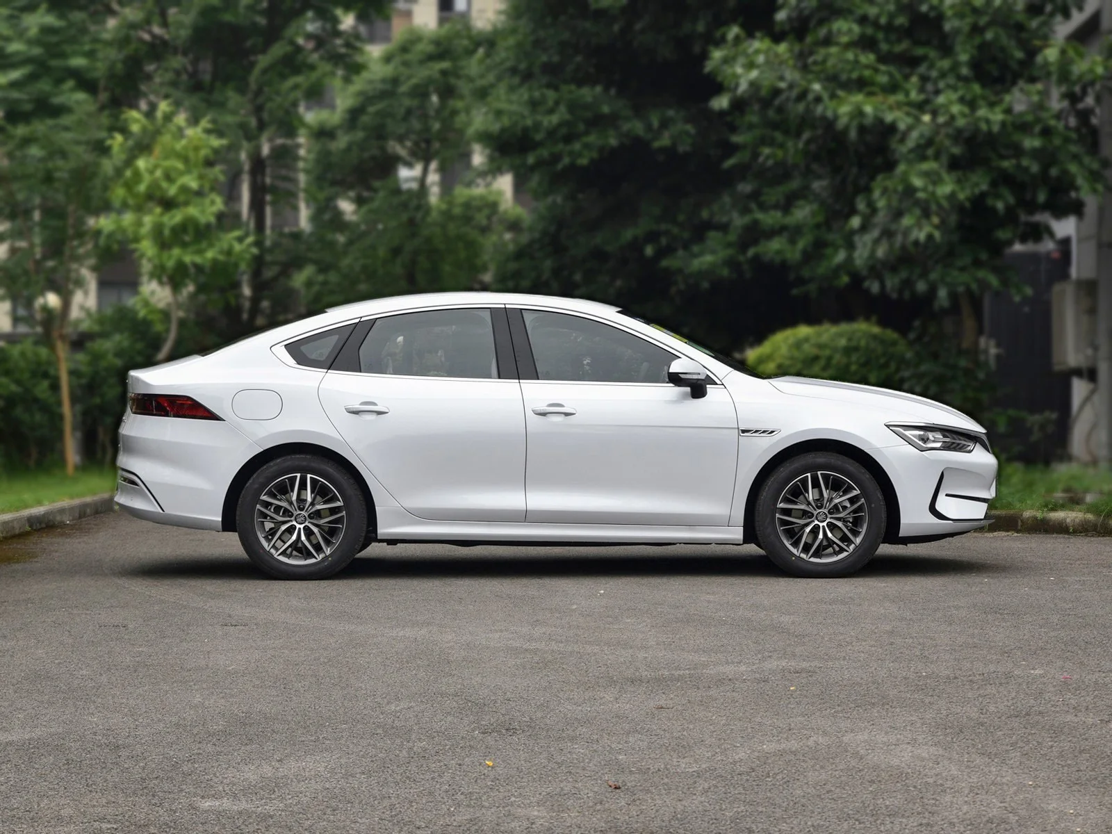 2023 New Cars of  Qin PLUS of BYD from china with 4 Wheel Electric Car  made in china