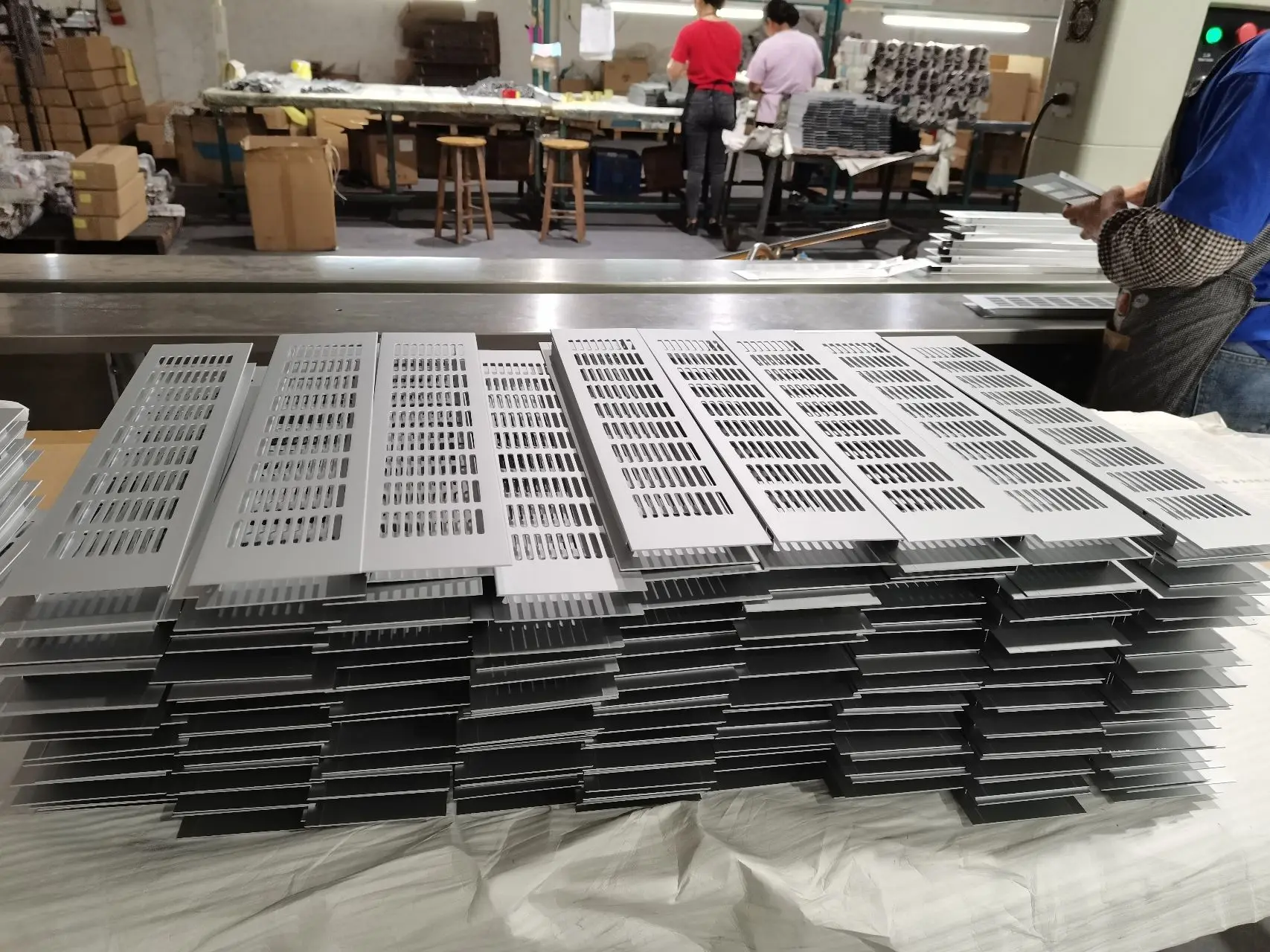 Modern metal stamping aluminium decorative waterproof air vent grid cover grill air ventilation grille