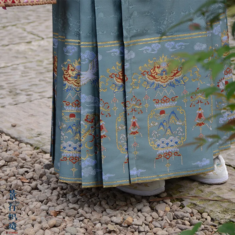 Amazing Shiny China Factory  Embroidery Jacquard Lurex Gold Brocade Fabric for Lady Men Cheongsam