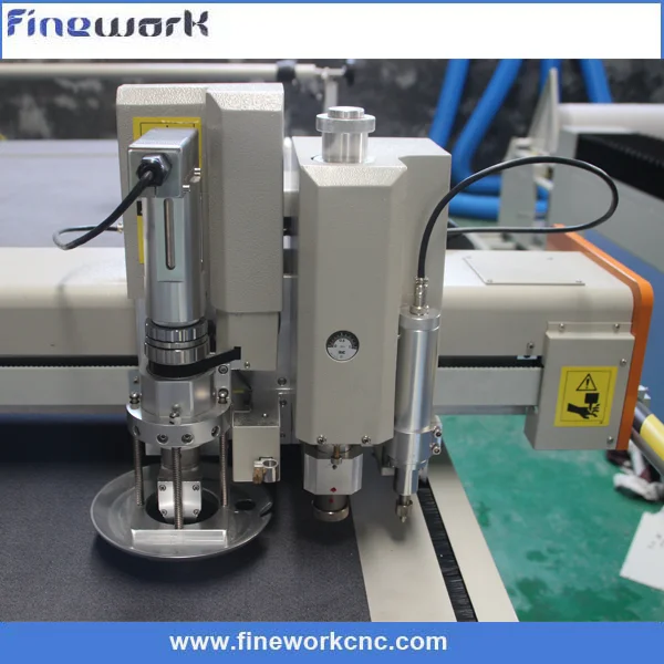 Knife for cutting fabric shoes leather