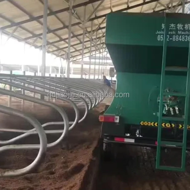 High grade cow farm equipment bedding machine cow manure dung sawdust sand chopped straw lime spreader for dairy farm