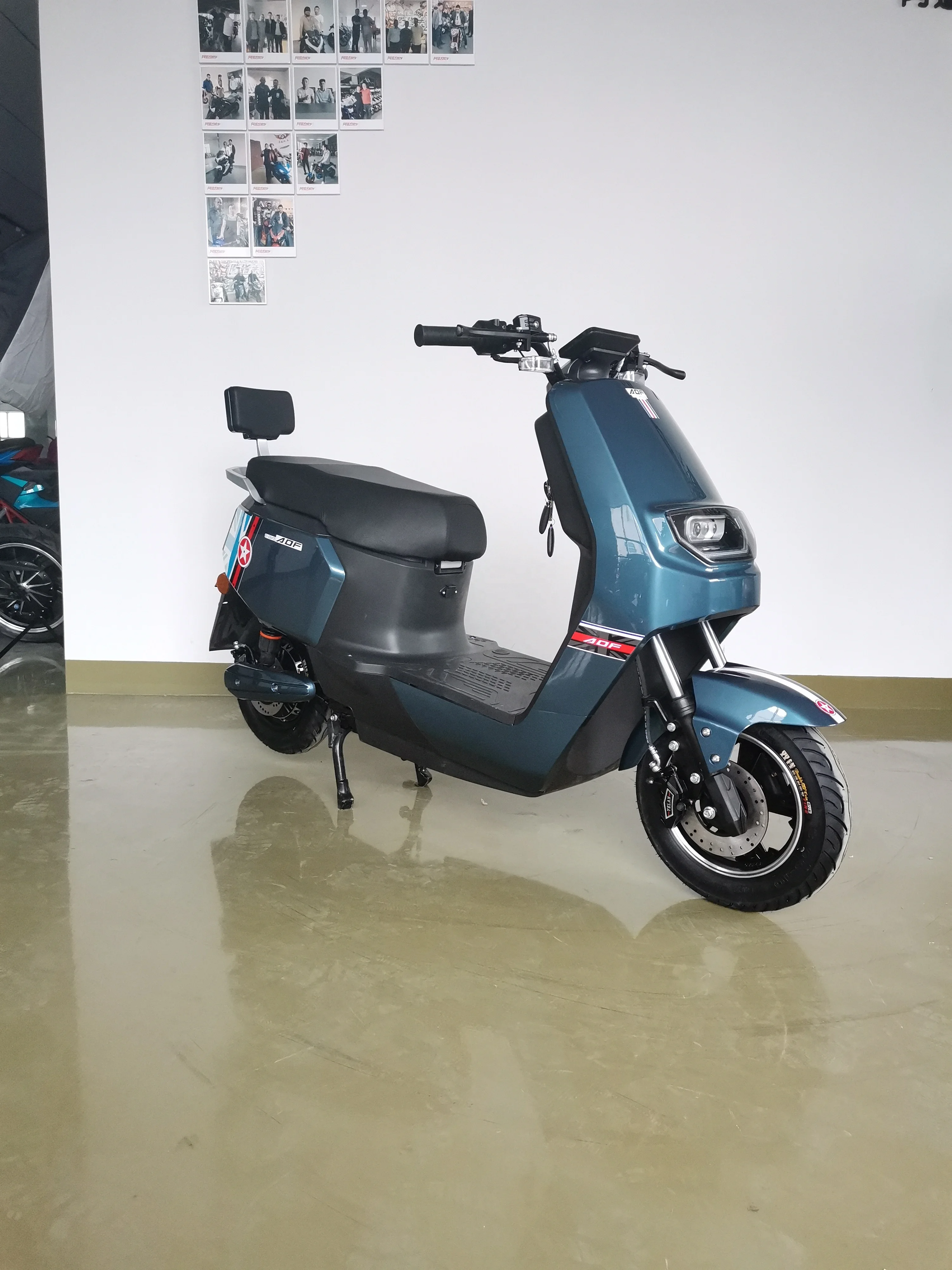 Custom CKD 1000W Motor Bike Fast Sport Scooters Bluetooth Smart controller Electric Motorcycles electric dirt bike for adult