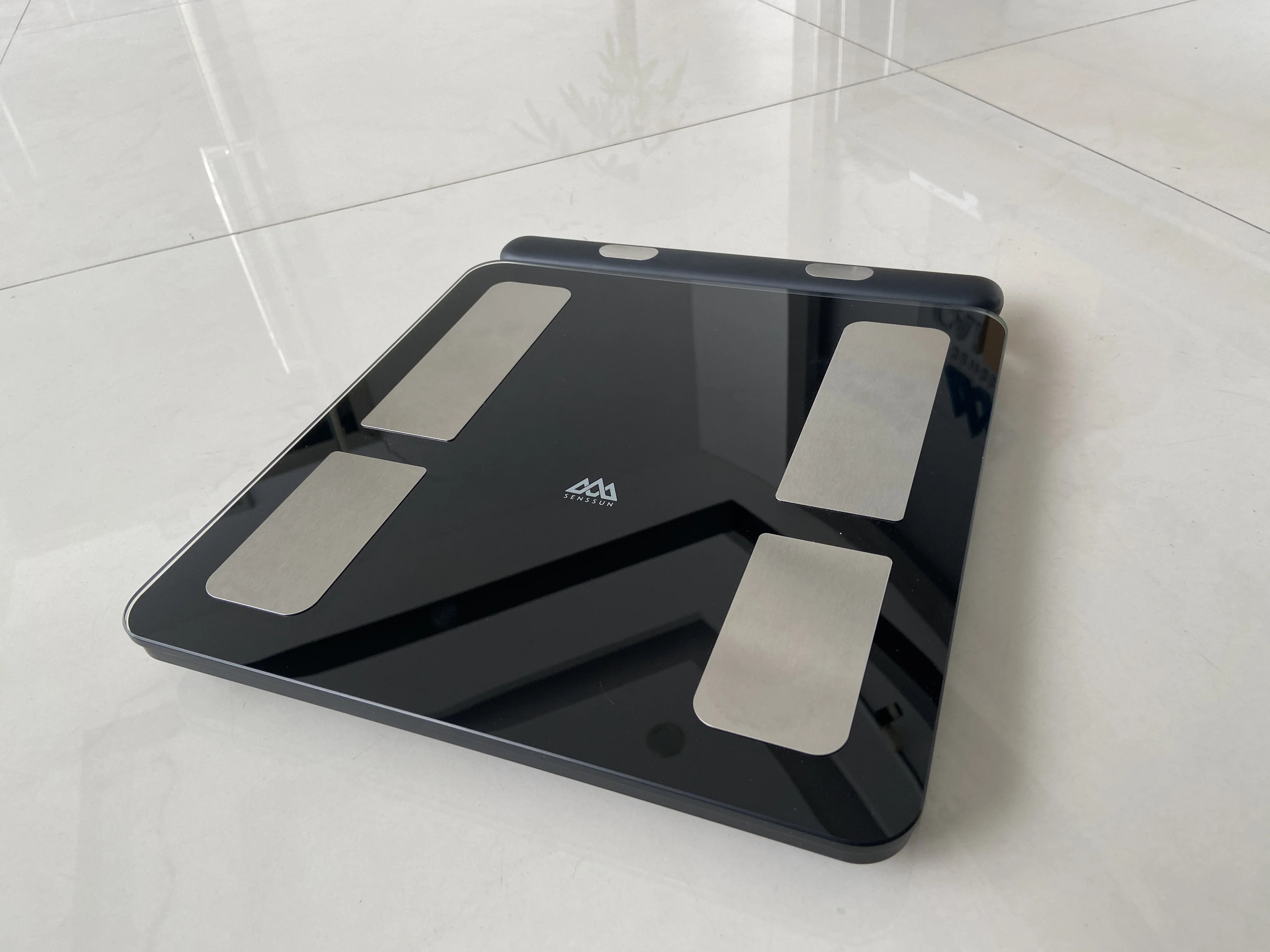 2024 Newest Trend Super Clear Handheld Reading LED Display 15 Measurements Smart 8 Electrodes Body Fat Analyzer Scale