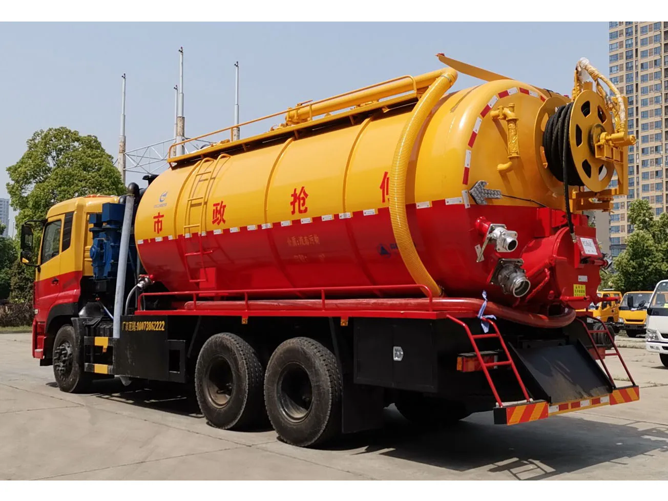 used vacuum sewage truck for sale/ 8X4 hot sale multifunctional suction