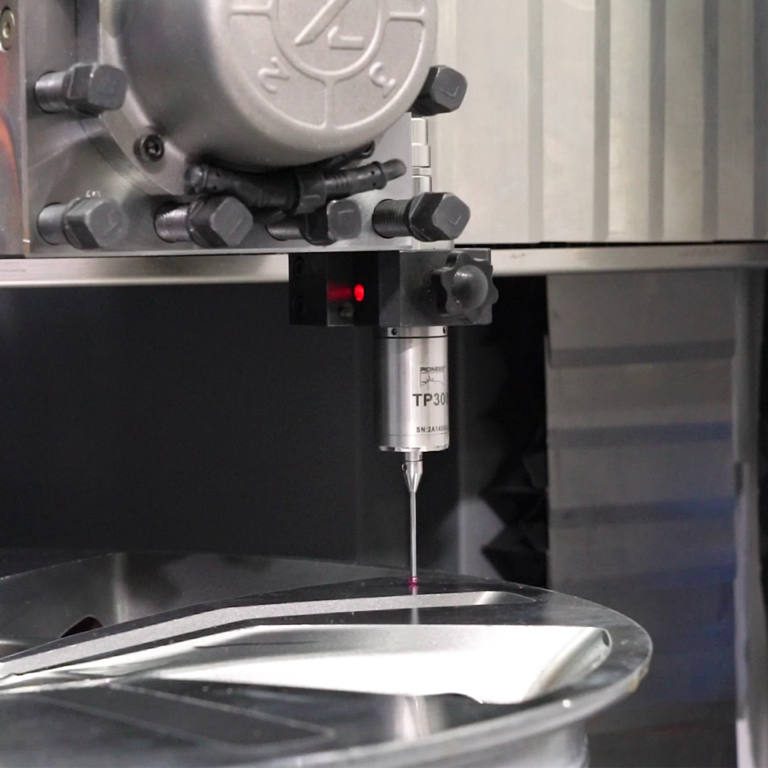 Diamond cut vertical alloy wheel repair machine rim repair for damaged wheel surface DCM28P-M