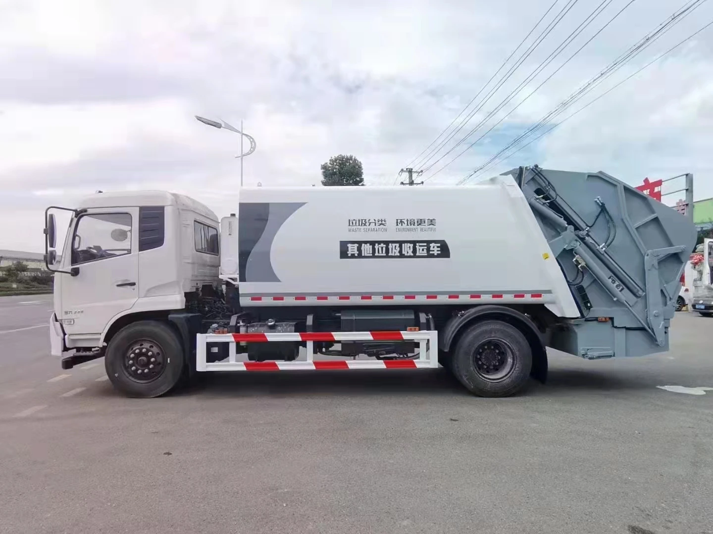 Dongfeng 4x2 задний погрузчик мусорный грузовик съемный контейнер уплотнитель мусора для сбора