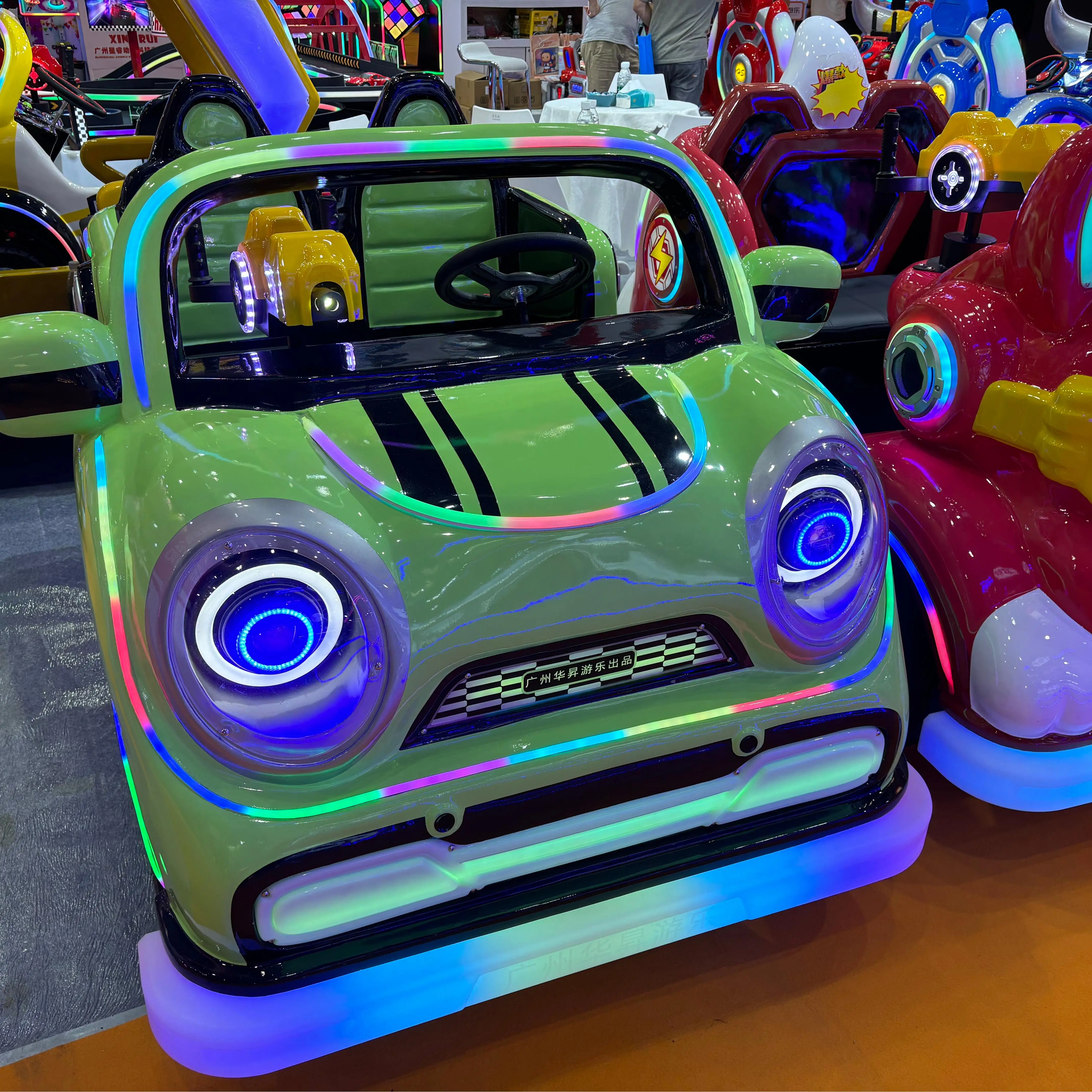 Игрушечный автомобиль для дома и улицы