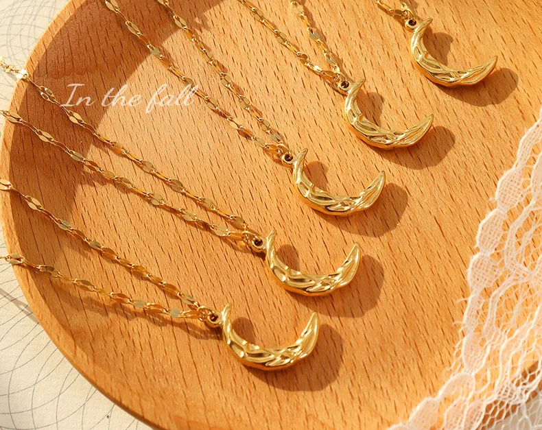 Retro Cute Design Moon Pendant Clavicle Chain Stainless Steel 18K Gold Plated Necklace