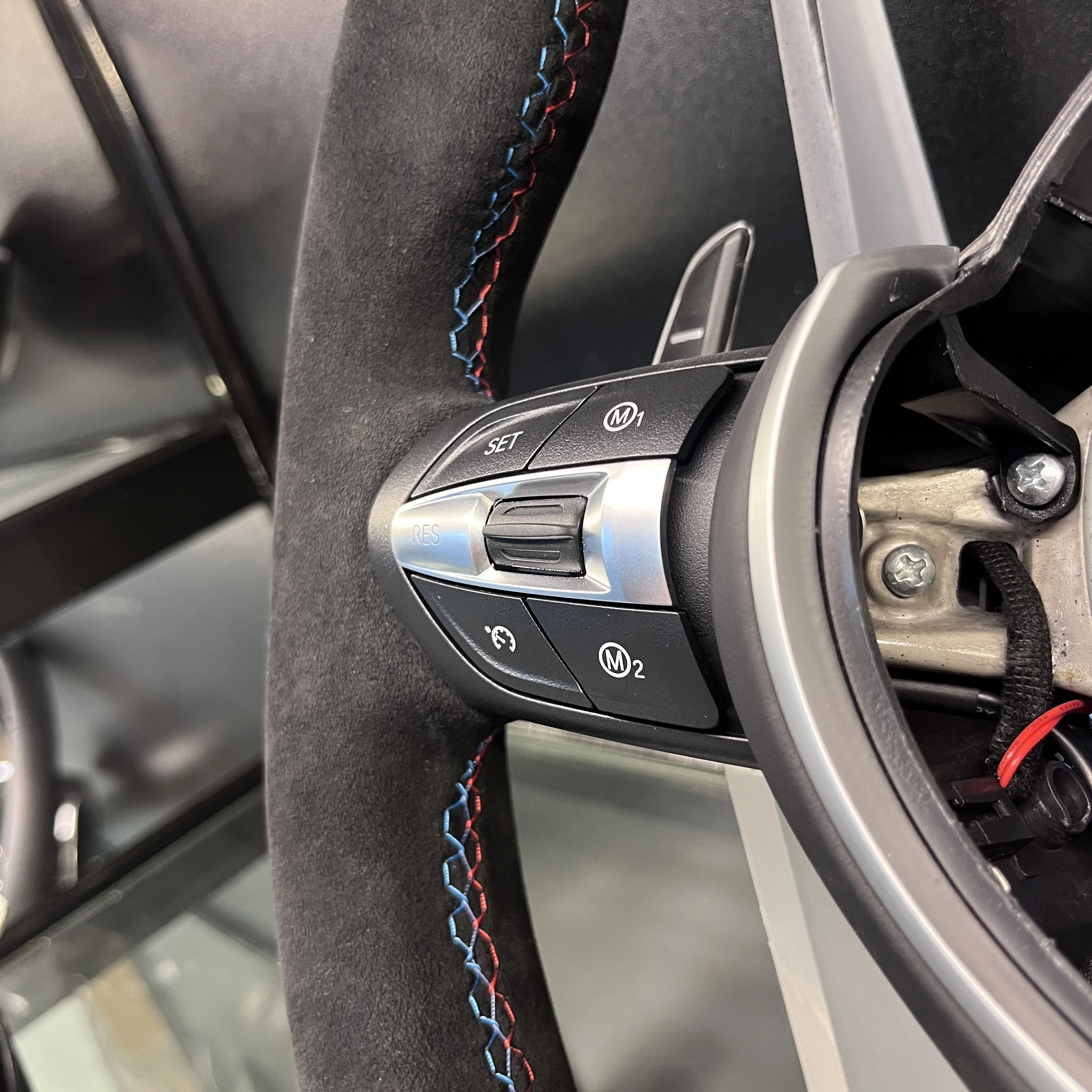 Спортивное полностью кожаное рулевое колесо для BMW E/F серии M3 M5 E46 F10 F30 F20 F12 F80 F82 F34 Alcantara