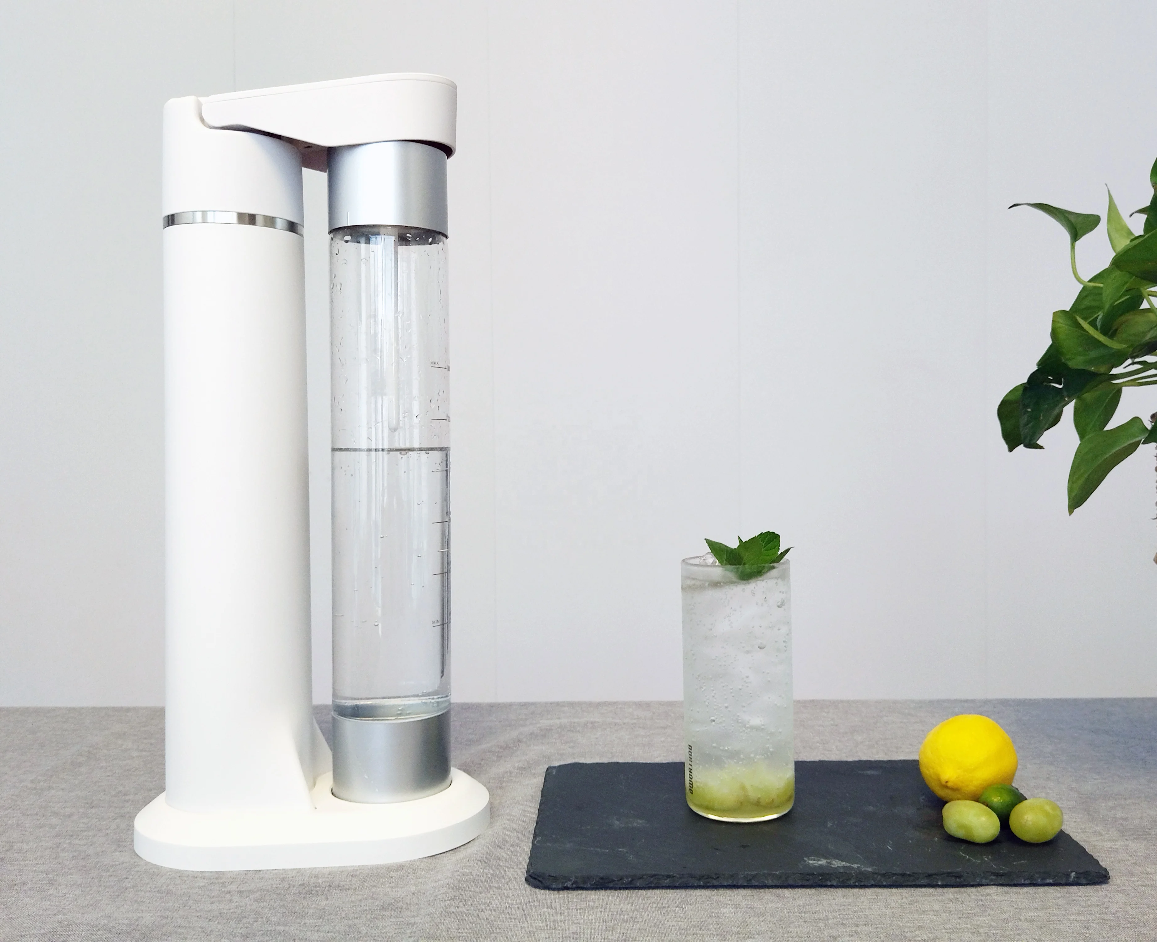 2023  Factory Easy to Use Soda Machine Safe Sparkling Water Machine Stylish Carbonated Water Maker