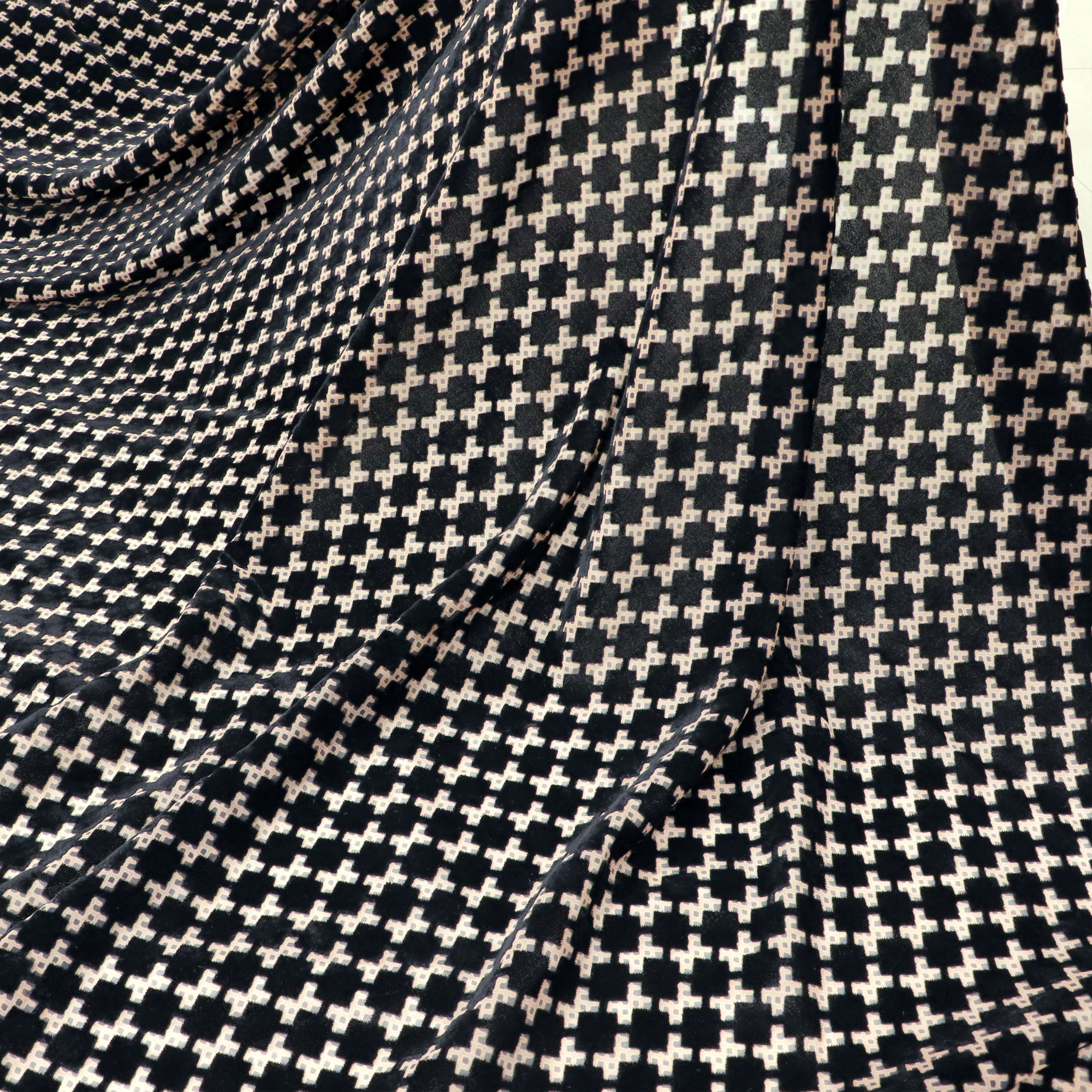 18%NYLON 82%Viscose sale burnout nylon rayon velvet fabric top quality for fashionable dress