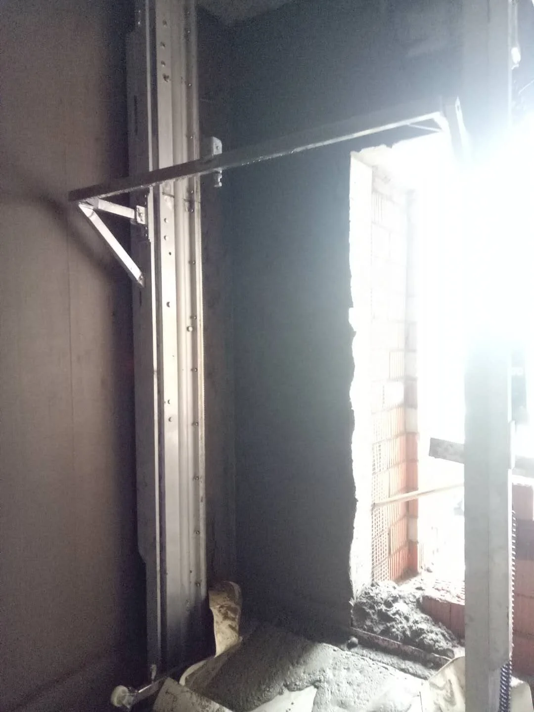 TUPO 9  Automatic Mortar Spraying Rendering Machine