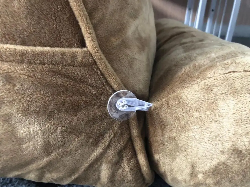 
Factory Wholesale Shredded Foam Bed Wedge Triangular Pillow with Velvet Fabric Cover 