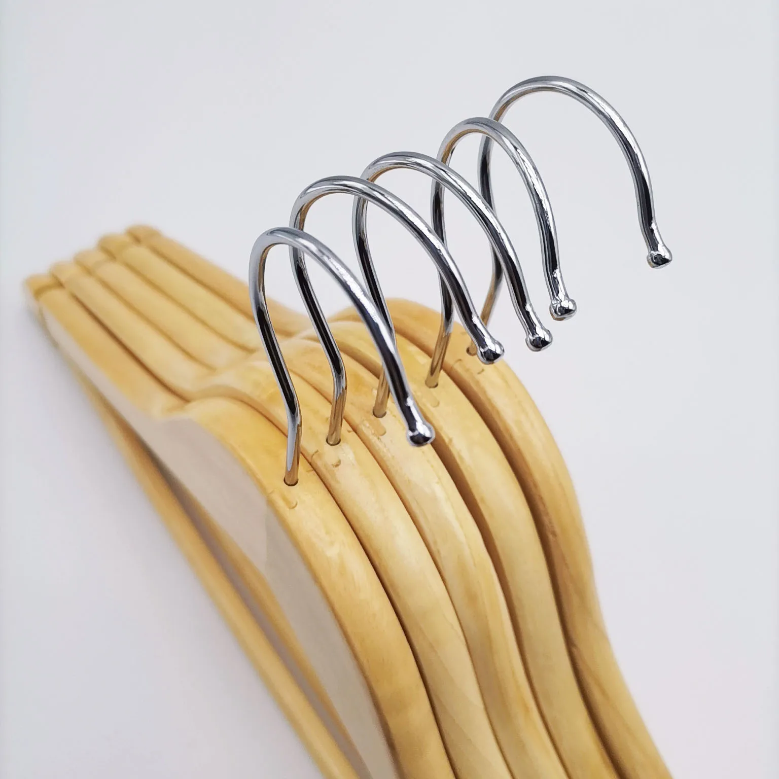 Low Price Wholesale Natural Wood Solid Wood Clothes Hangers, Coat Hanger Wooden Hangers
