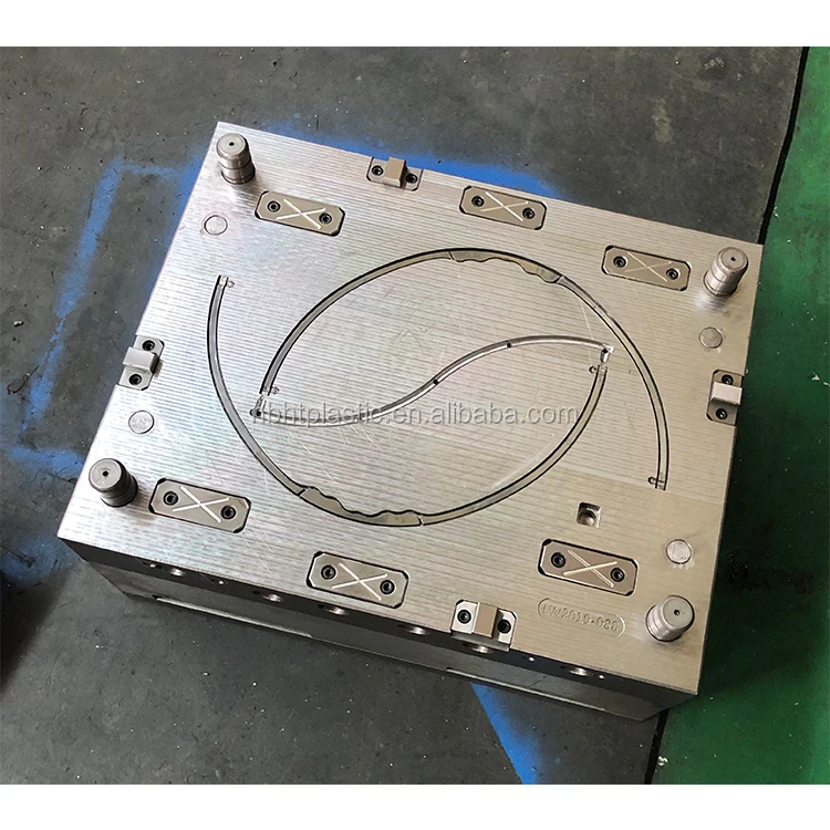 bucket handle injection mold