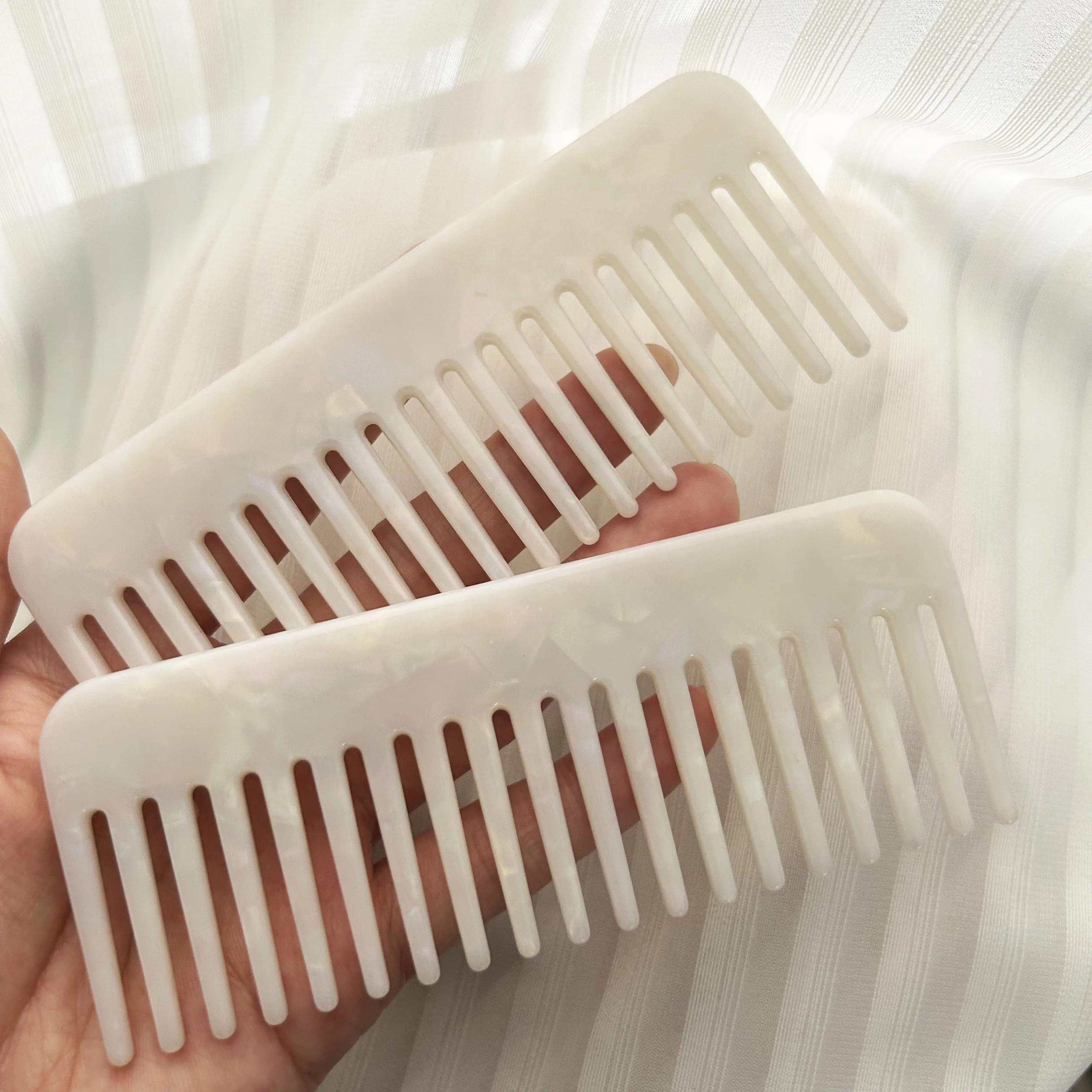 SAIYII Hot Selling Fashion Korea 4mm Thickness Sparkling Acetate Comb Women Hair Accessories Wide Tooth Comb With Custom Logo