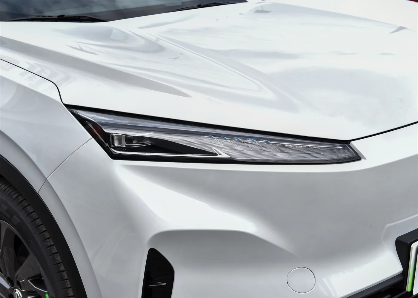 Китайский производитель Электромобиль Dongfeng Sky EV01 Pro оснащенный двухспиральным рулевым колесом с плоским дном