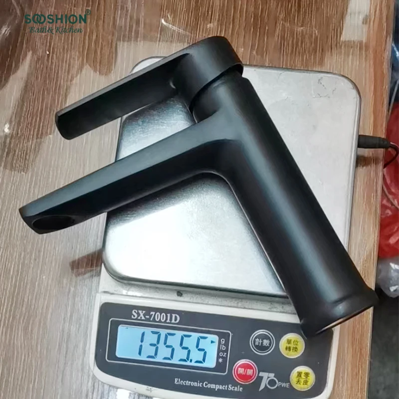 Modern Deck Mounted Zinc Hot and Cold Basin Mixer Single Handle Bathroom Wash Basin Faucet Curved