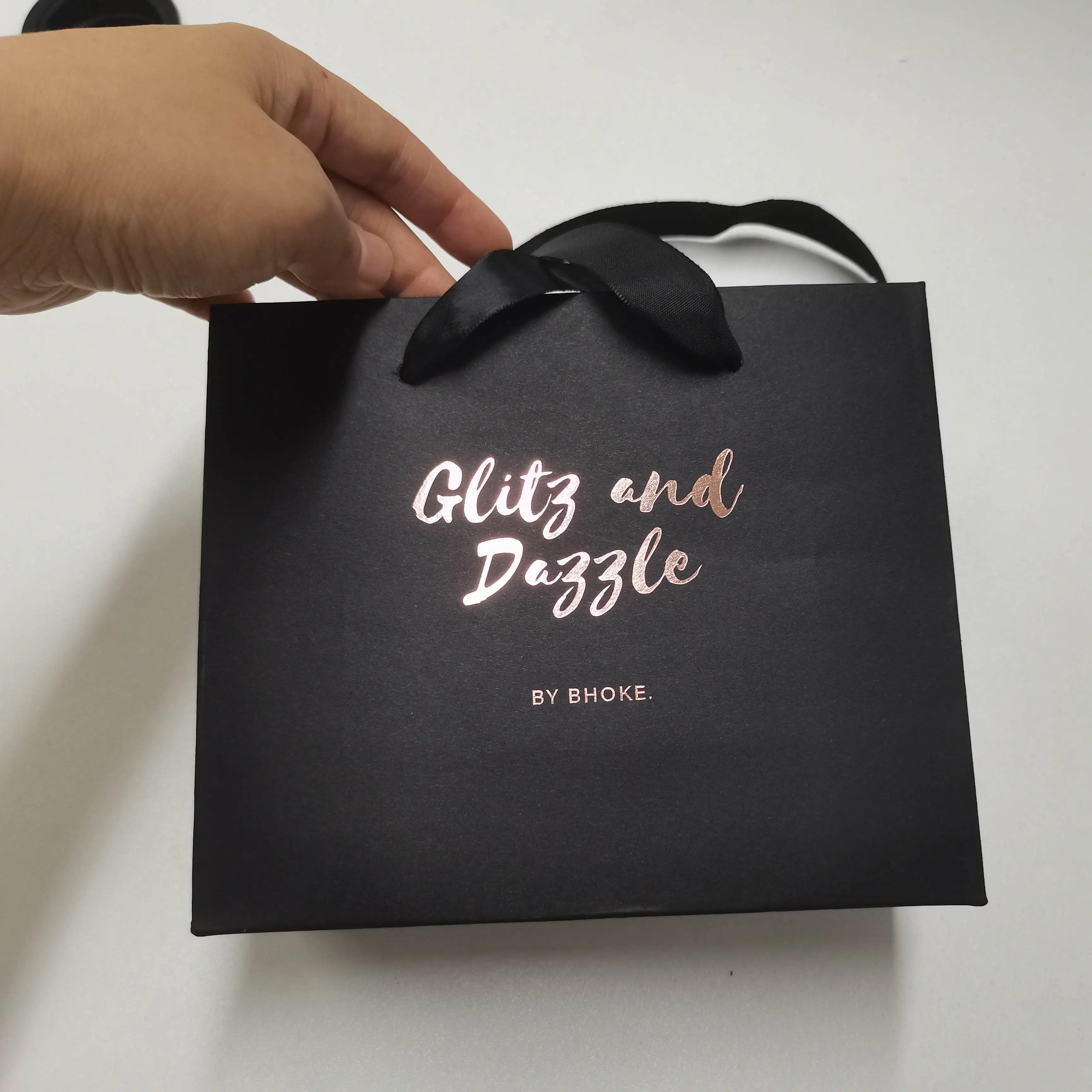 Wholesale Luxury Black Shoes Clothes packaging Paper bags Printed Custom Logo Clothing Shopping Gift Jewelry Wine Paper bag