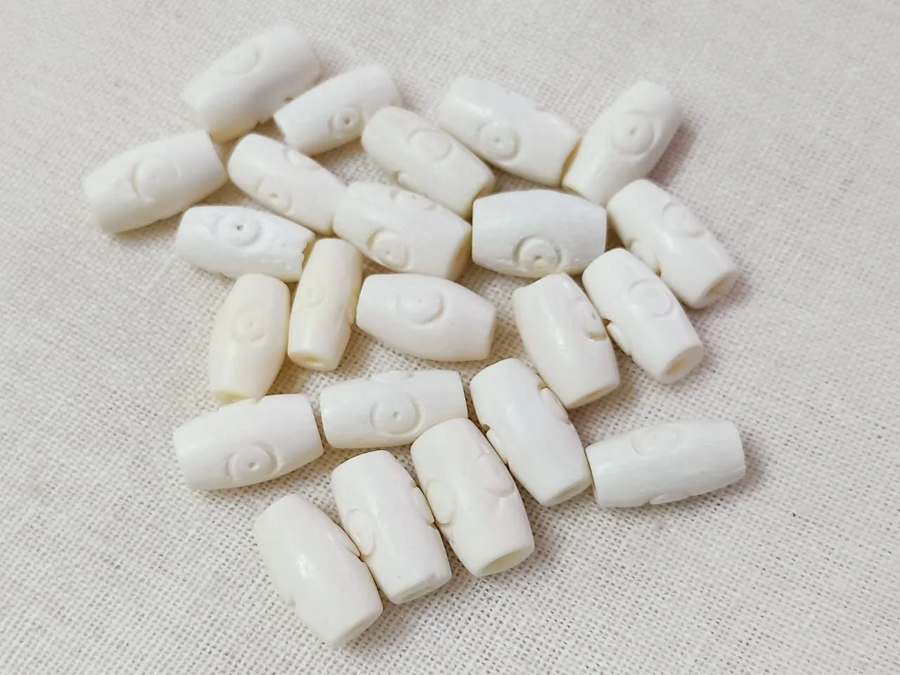 Native White Small Sized Loose Tube Ox Bone Beads With Fine Waves Engraved On Wholesale