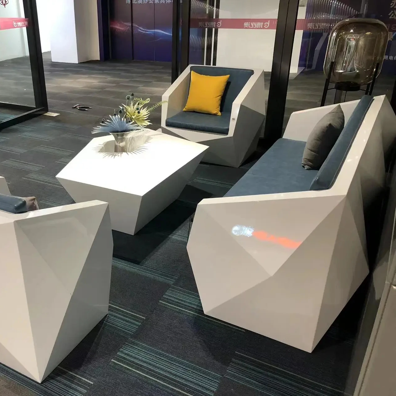 Легкая Роскошная Современная краска, многоместный зарядный порт, домашний корпоративный отель, ресторан, аэропорт, удобный диван