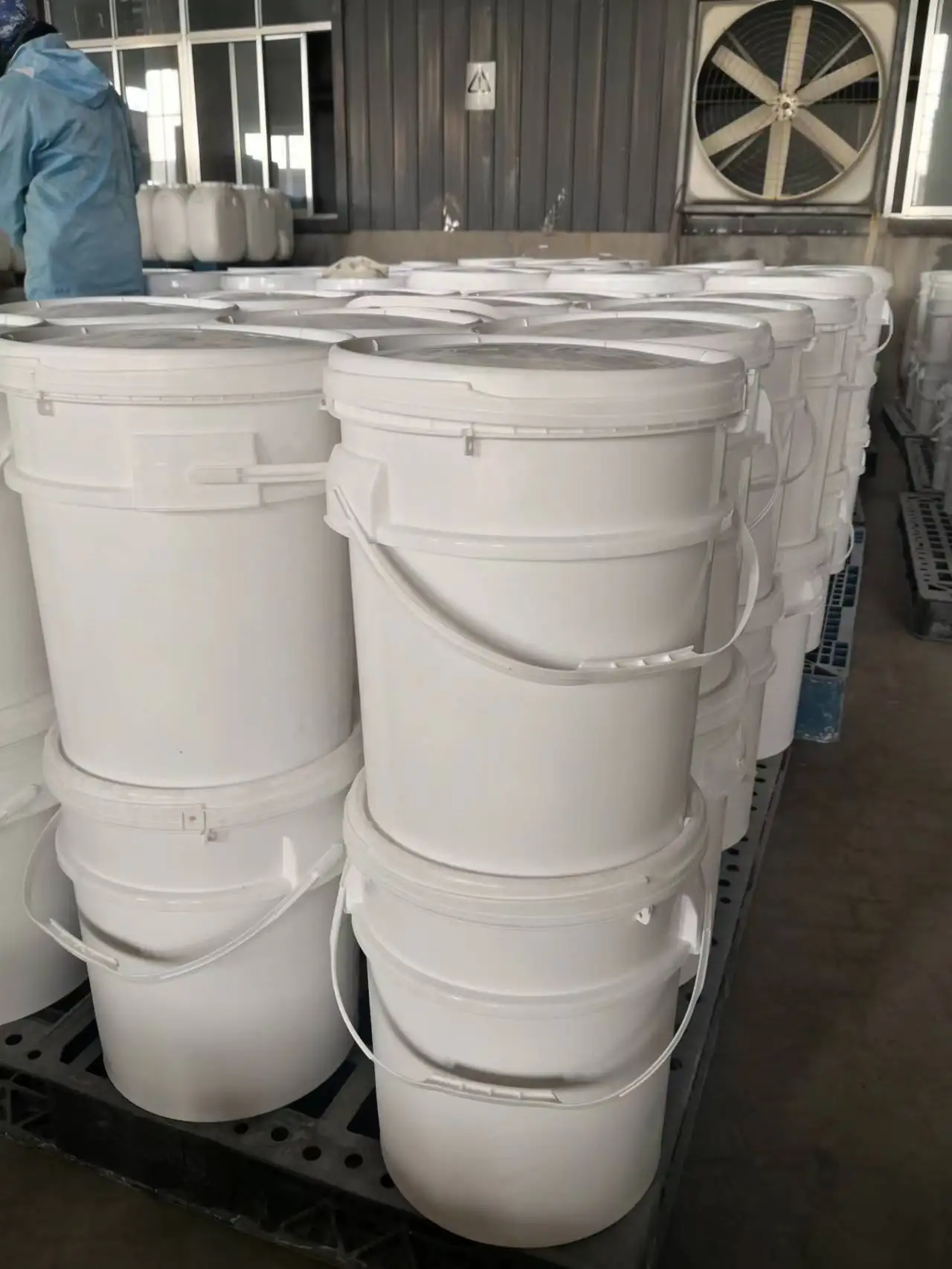 J10233 bulk 3-in-1 granular chlorine 50 kilogram bucket chemical formula 90 chlorine granular