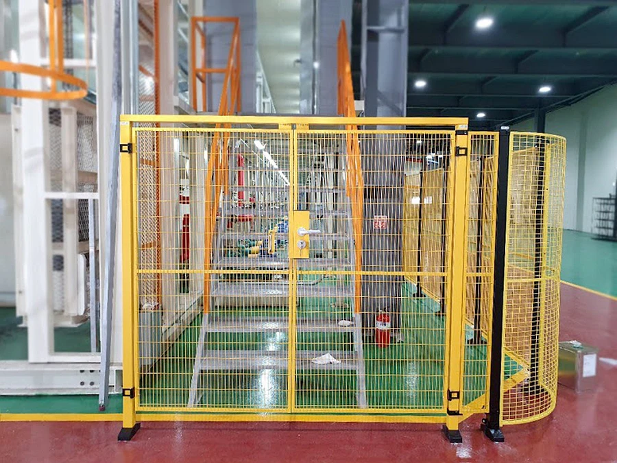 Safety guarding fence 500*2000/2200mm Iron wire mesh fence panel for warehouse use