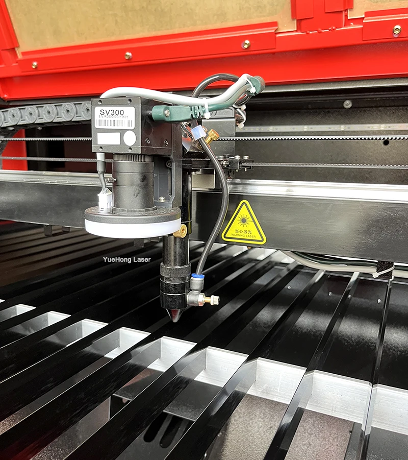 High Precision CCD Camera Laser Cutting Machine 130w 1390 For Fabric Textile Garment Clothes