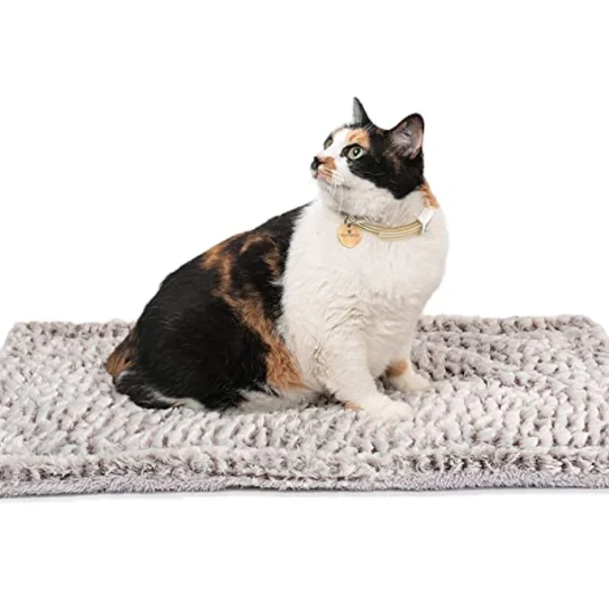 Self Heating Cat Pad Self-Warming Cat Dog Bed Thermal Cat Mat for Outdoor and Indoor Pets