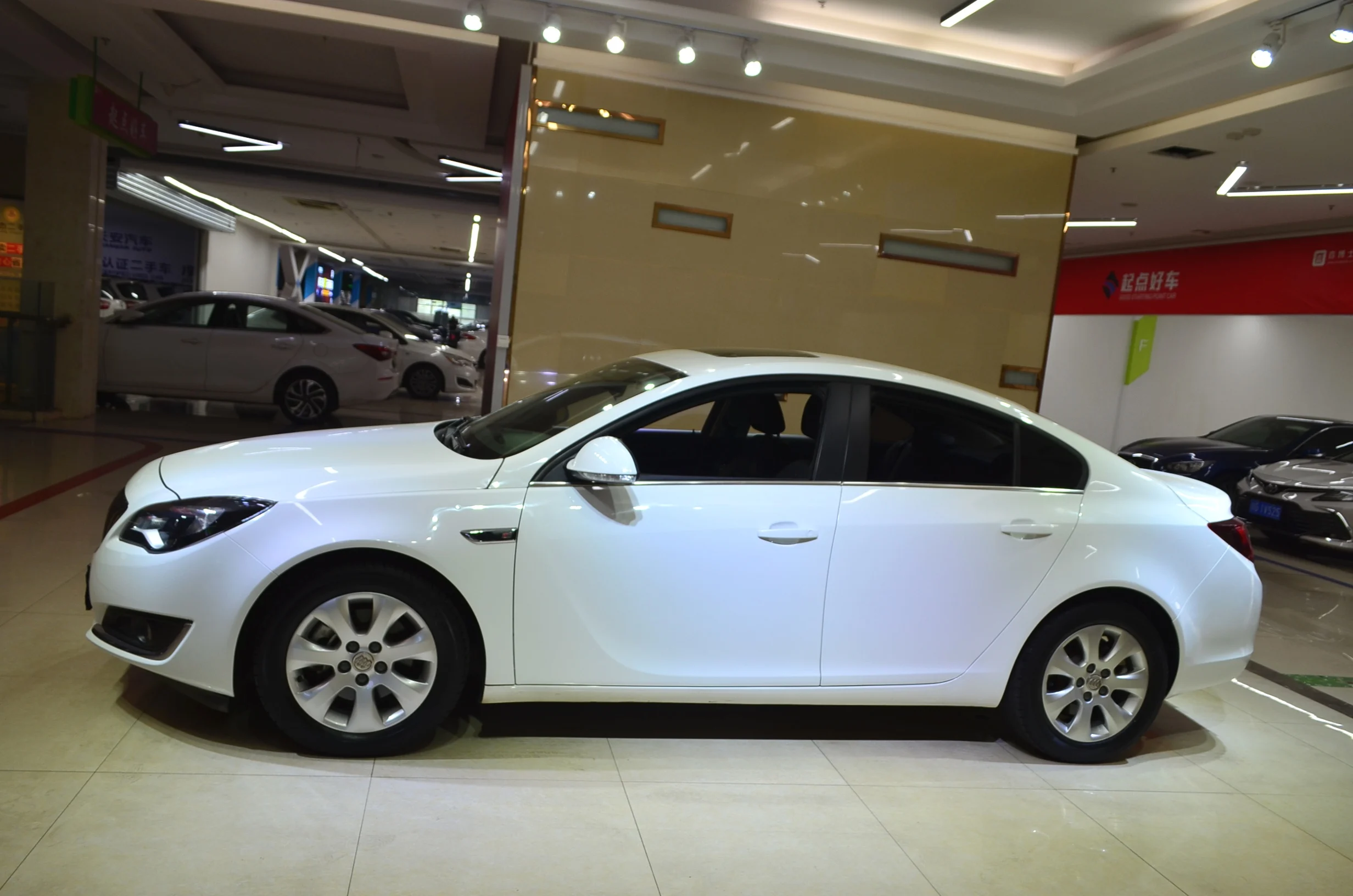 Б/у Buick Regal седан Dec-2014 48466 86 миль бензин 1 6 т 184 л.с. 6-ступенчатая AMT шины 225/55 R17 версия элитной технологии