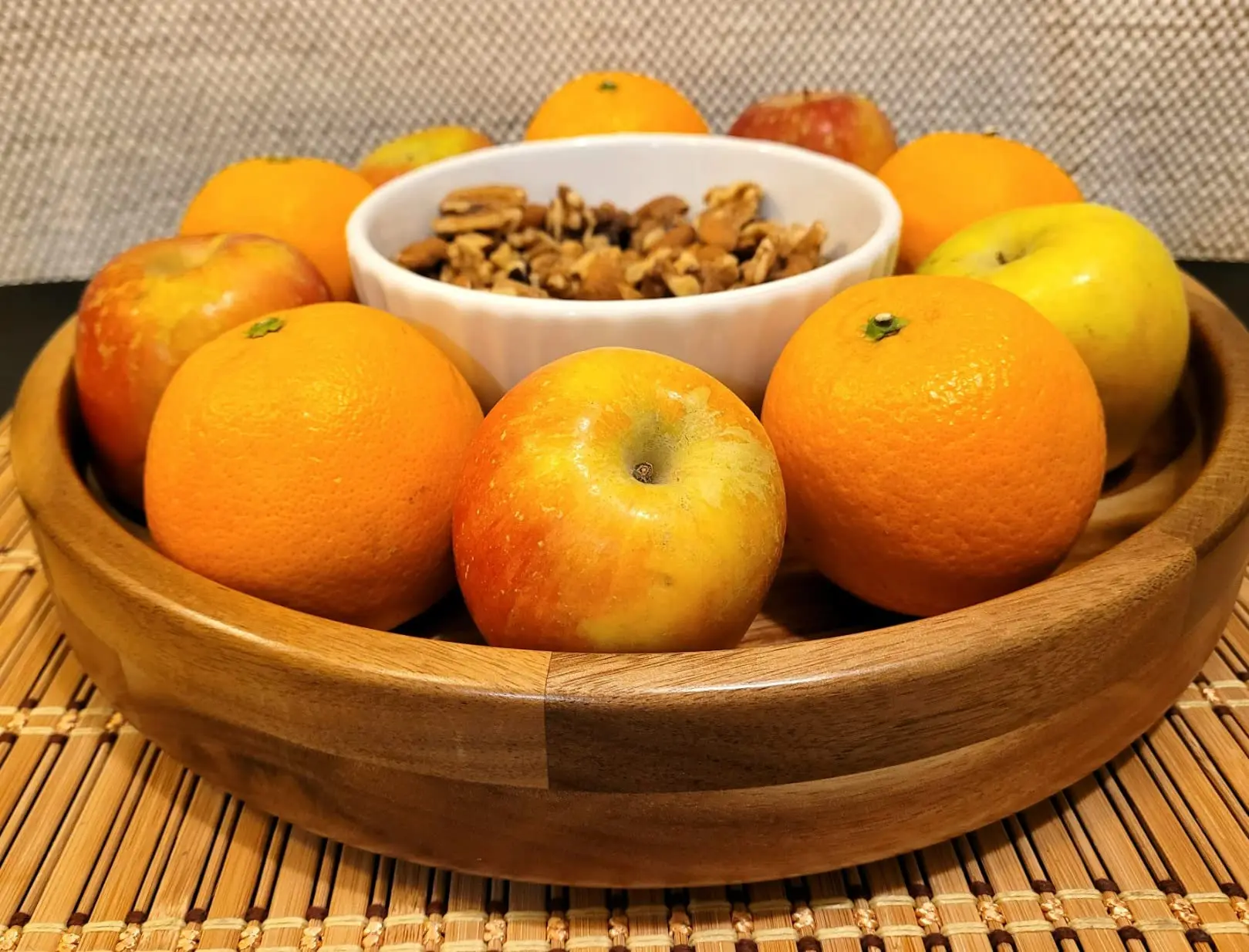 13  Inch Acacia Wood Chips and Dip Serving Set and 2x Dip Dishes Round