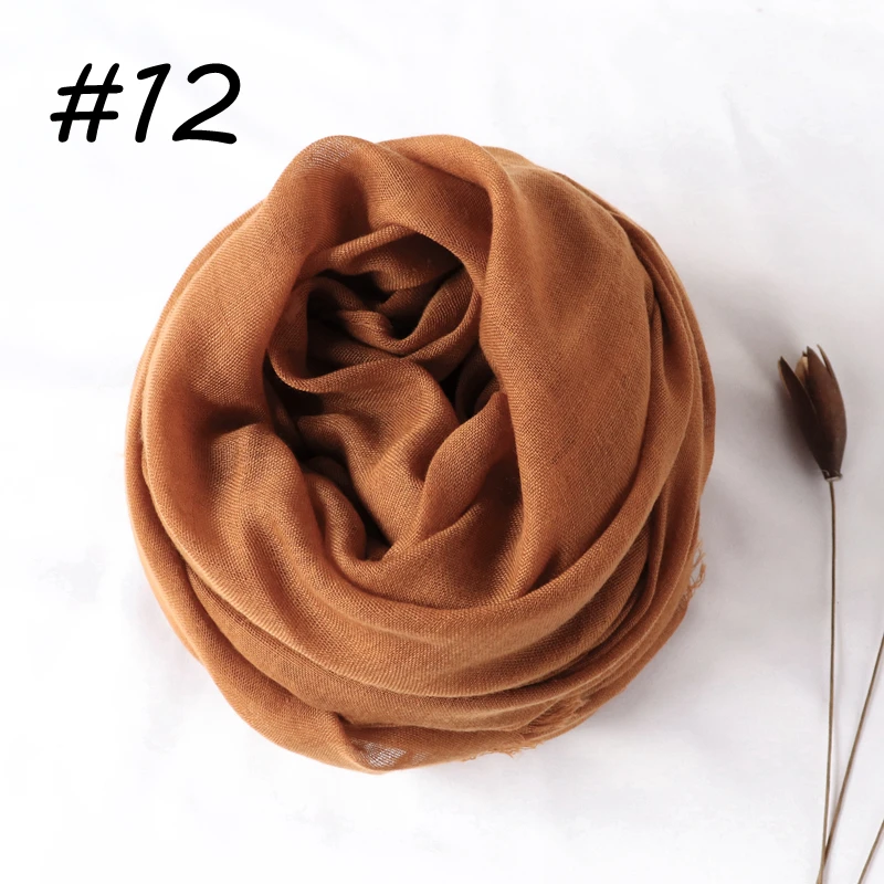 Women latest hijab designs 24 colors hijabs shawls long muslim frayed cotton viscose blend plain voile hijab