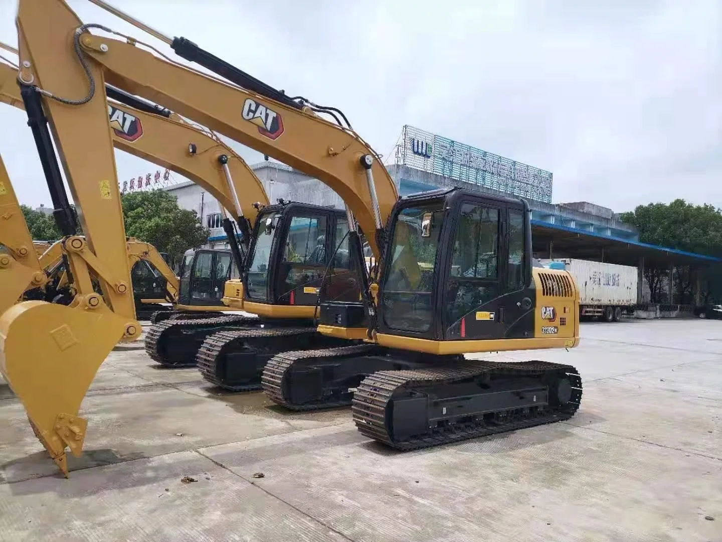 Chinese manufactured C-A-T313D2G2 Model Multi Functional Crawler Tractor Excavator Easy and Simple to Handle