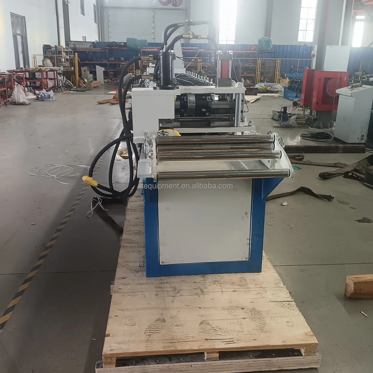 Automatic Hanger Square Plate Wind Deflector Roofing Panels Ceiling Board Roll Forming Machine