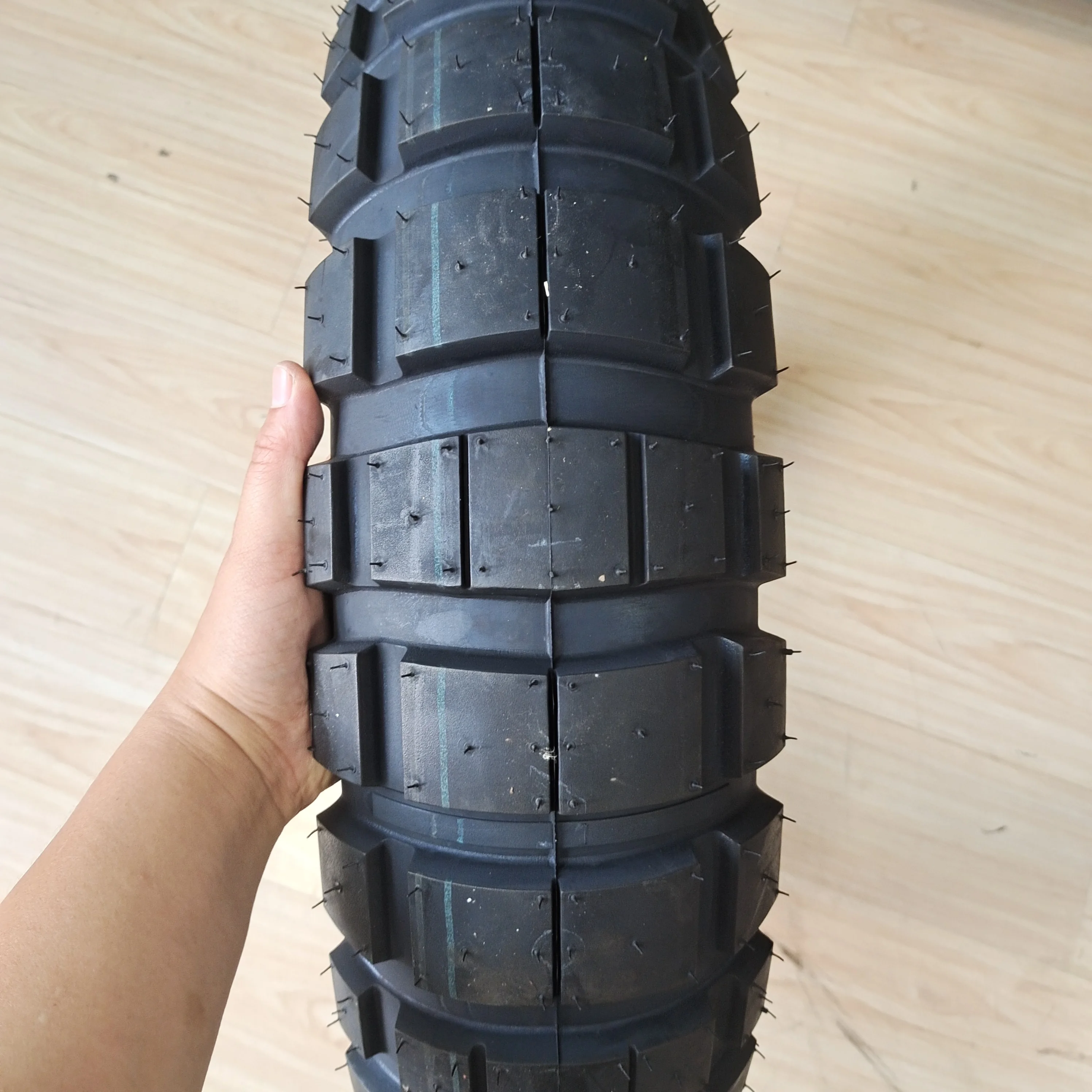 Motorcycle tyres 15070B18
