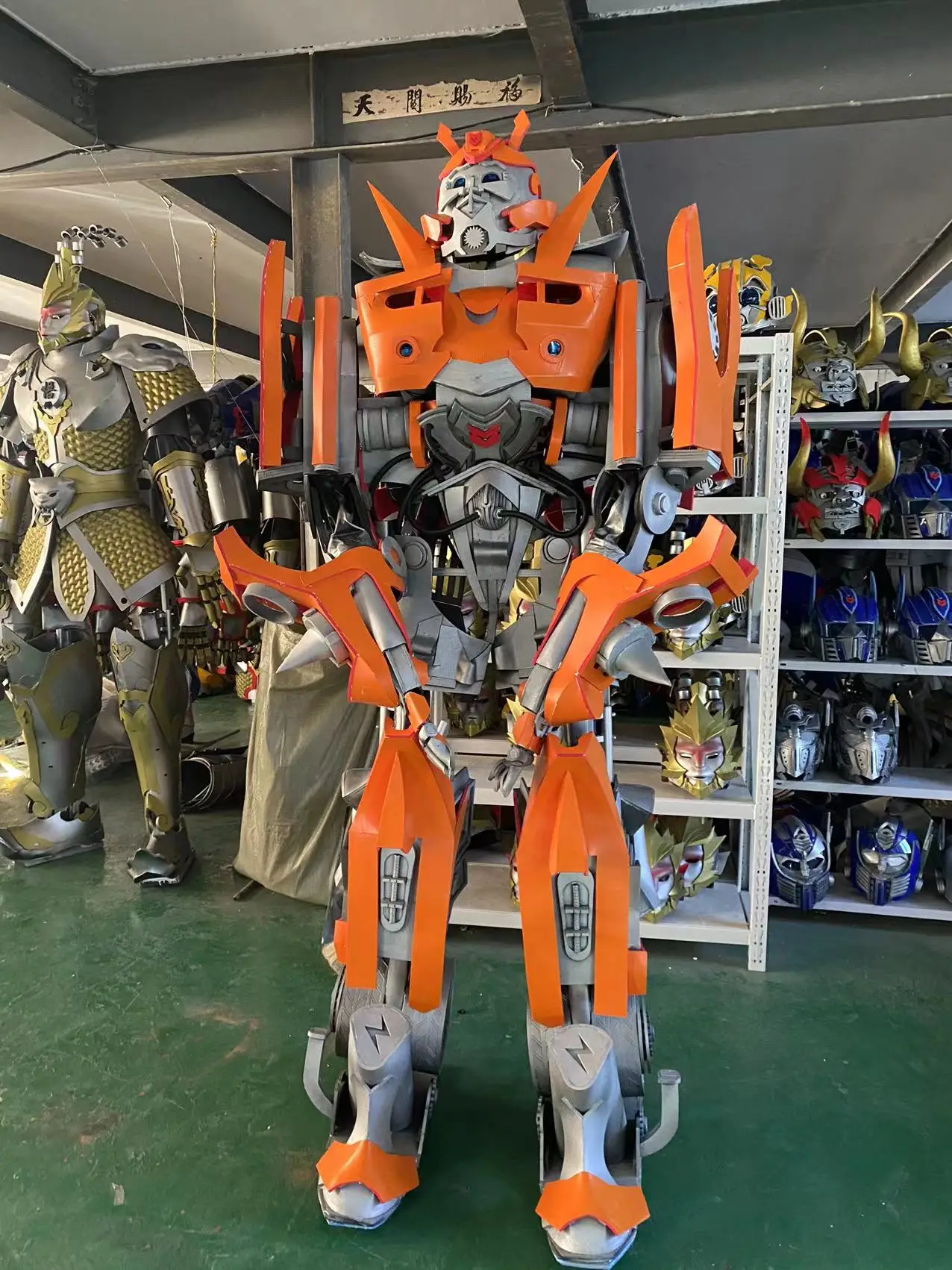 Guangzhou Factory Life Size Huge Size Auto Spare Parts Make Money Robot Costume For Adversting VR Shop Business Stage Led