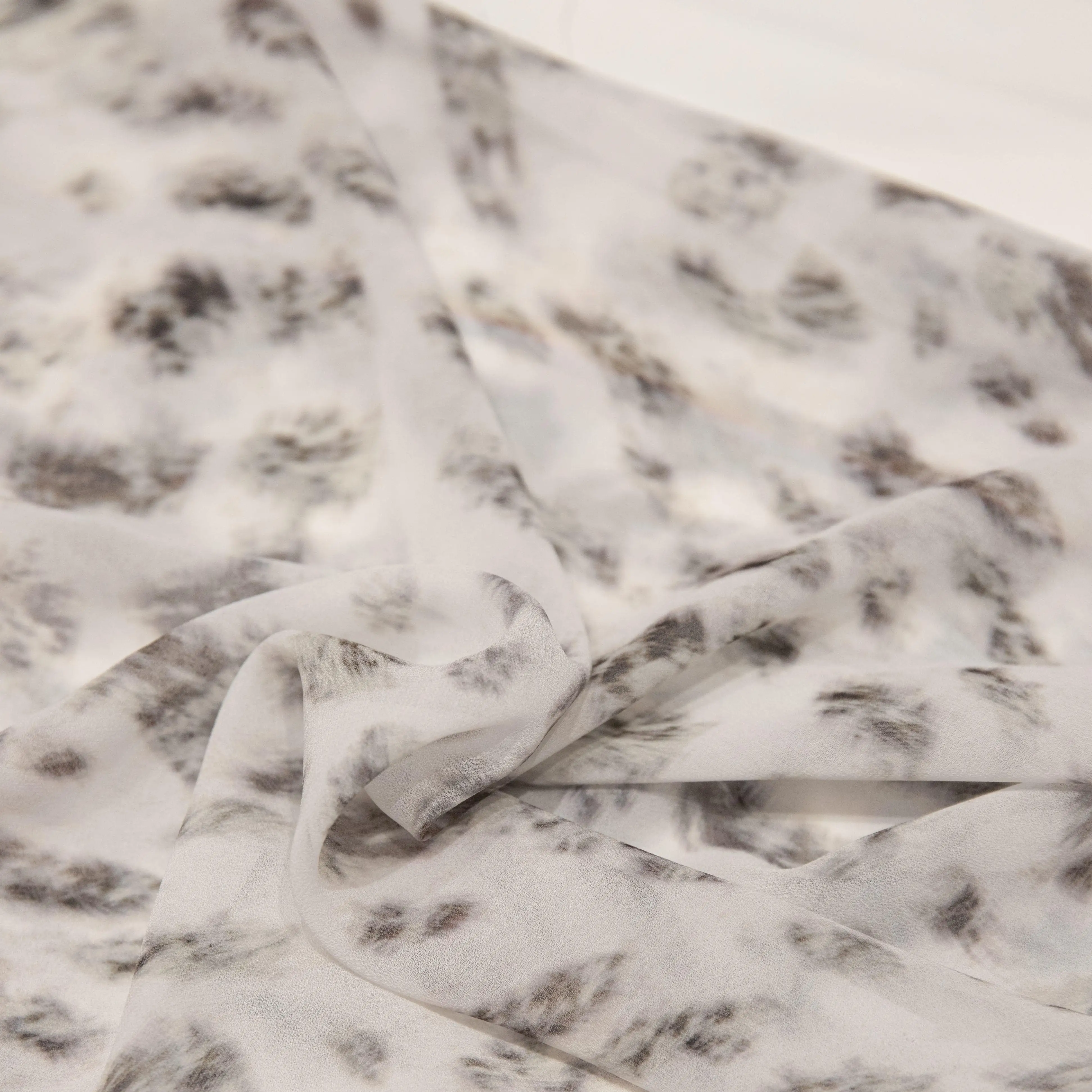 China Wholesale 100% Polyester Soft Furniture and Clothing Fabric Common Durable Advanced Raw Materials