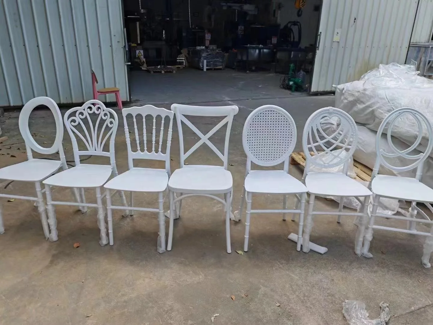 white stackable heart shape plastic pp chairs hotel chivari chairs events wedding dining chair