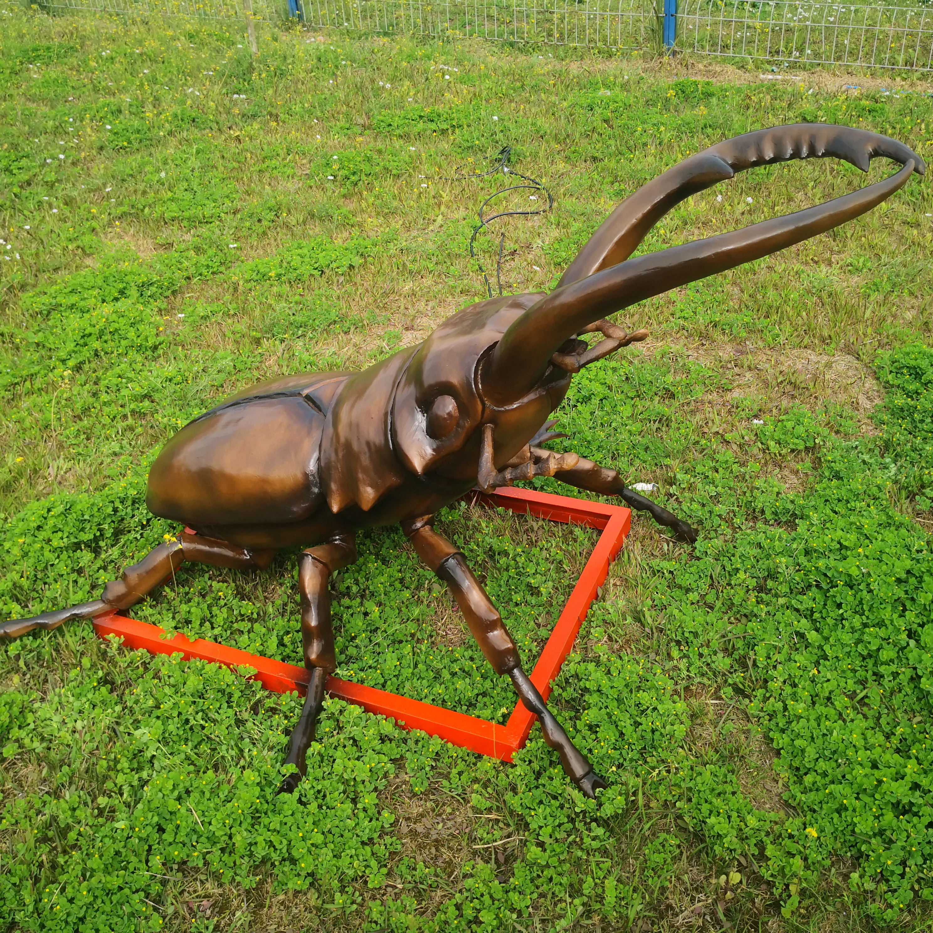 Large-scale simulation animal model of theme park