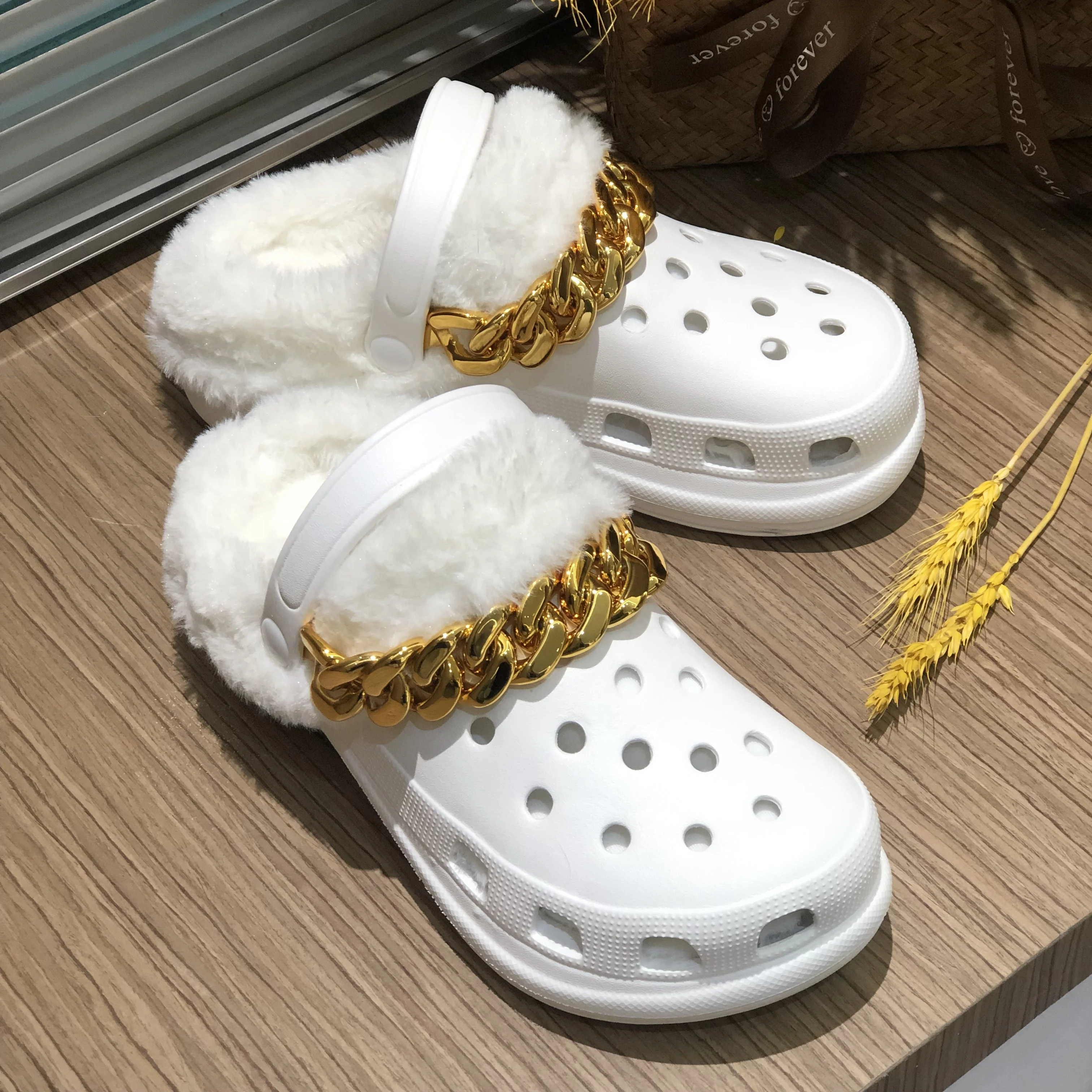 2021 White Warm Winter Platform Fur Chain Clog Shoes Warm Designer Sandals Shoes Fur Clog Women