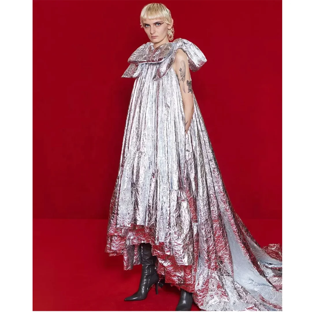 Серебристая металлическая тафта