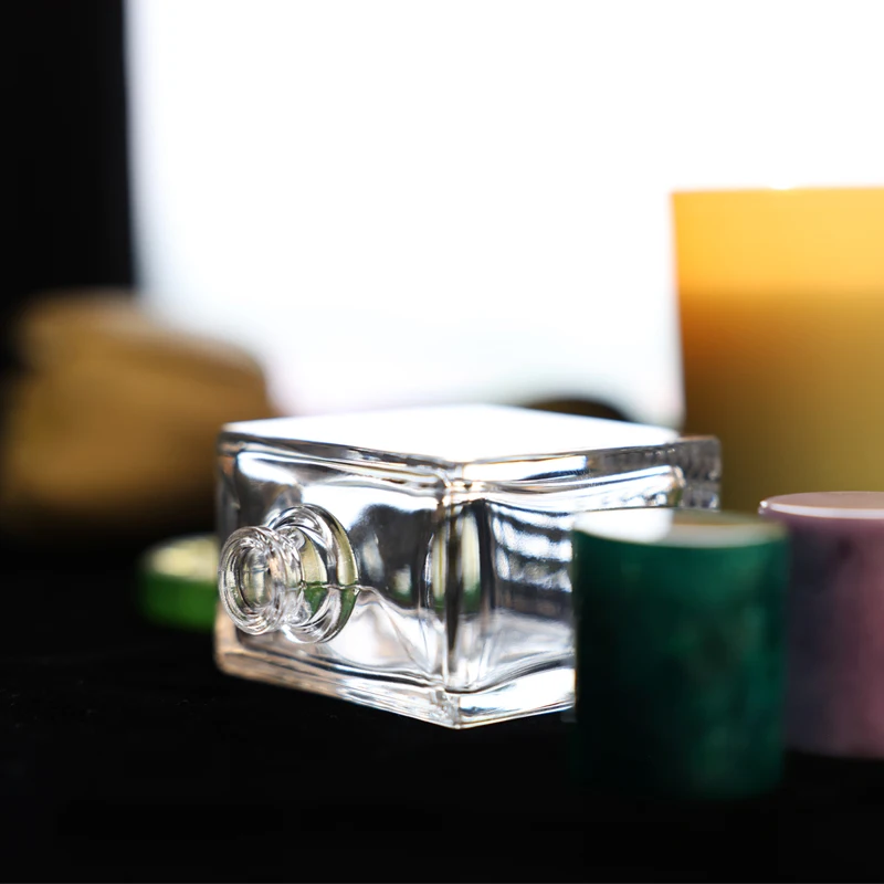 Nuevo cubo portatil simple y elegante envases cosmeticos en аэрозольные ботеллы для повторных парфюмерии 30 мл cuadrado embotellado