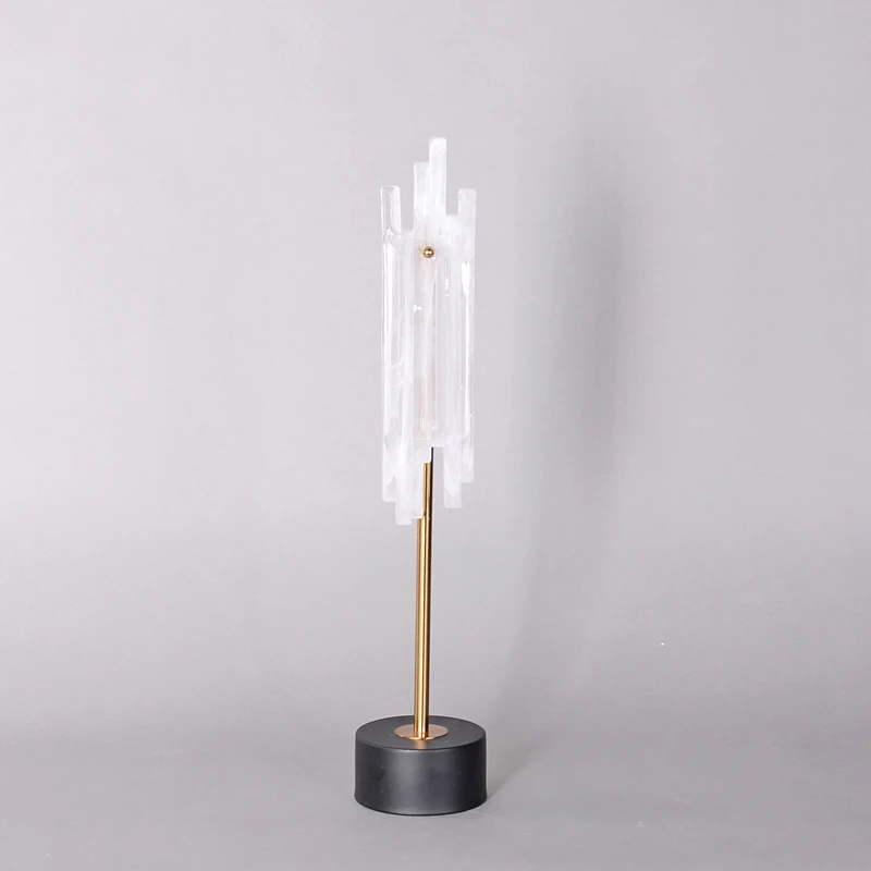 Trendy home decor accessories 2021 3 pieces set glass statue with matte black base decorations for room wholesale