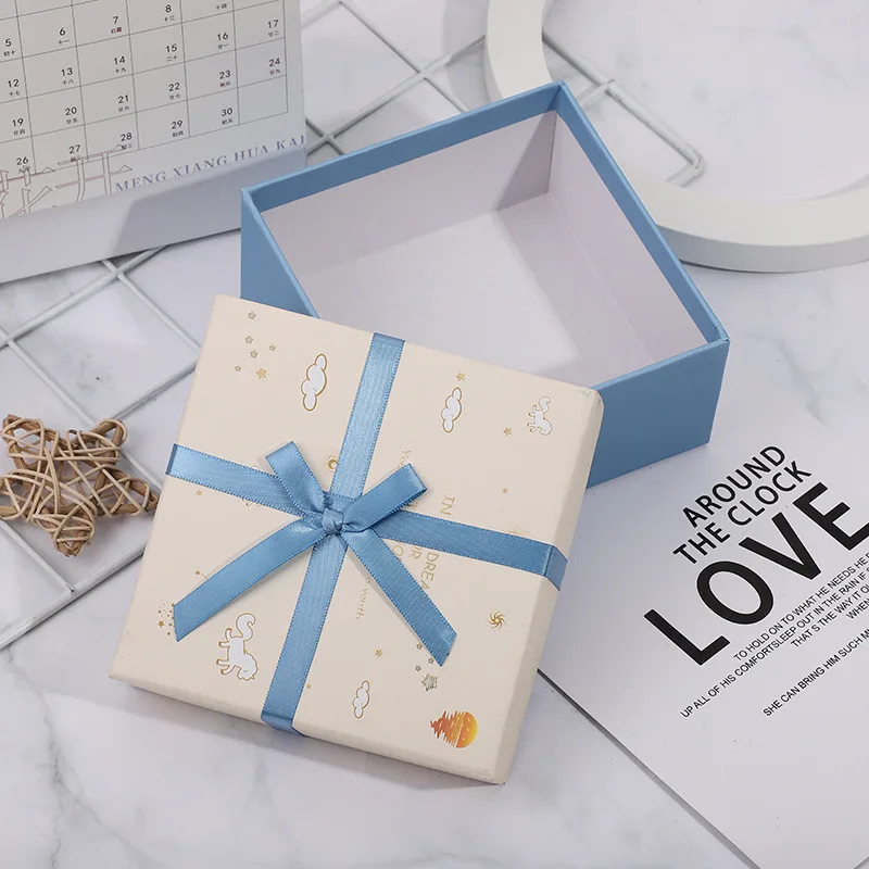 White Corrugated Paper Packaging Beautiful Gift Cakes Paper Boxes With Ribbon